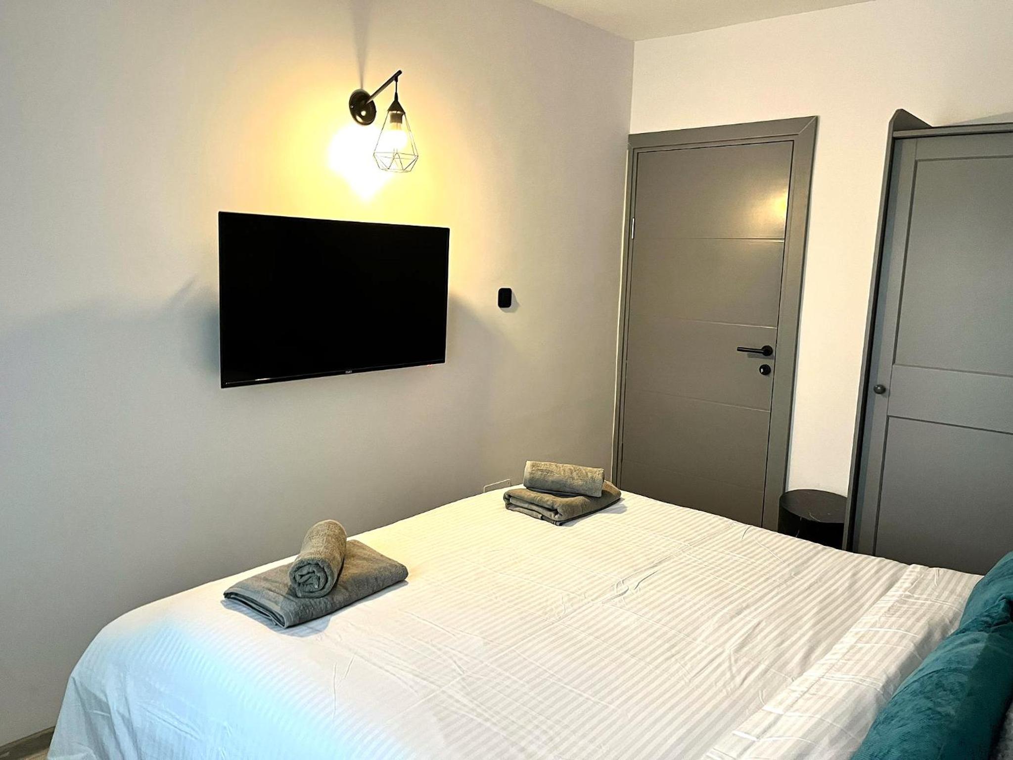 Deer House - Fireplace 1BR near Sinaia Plaza