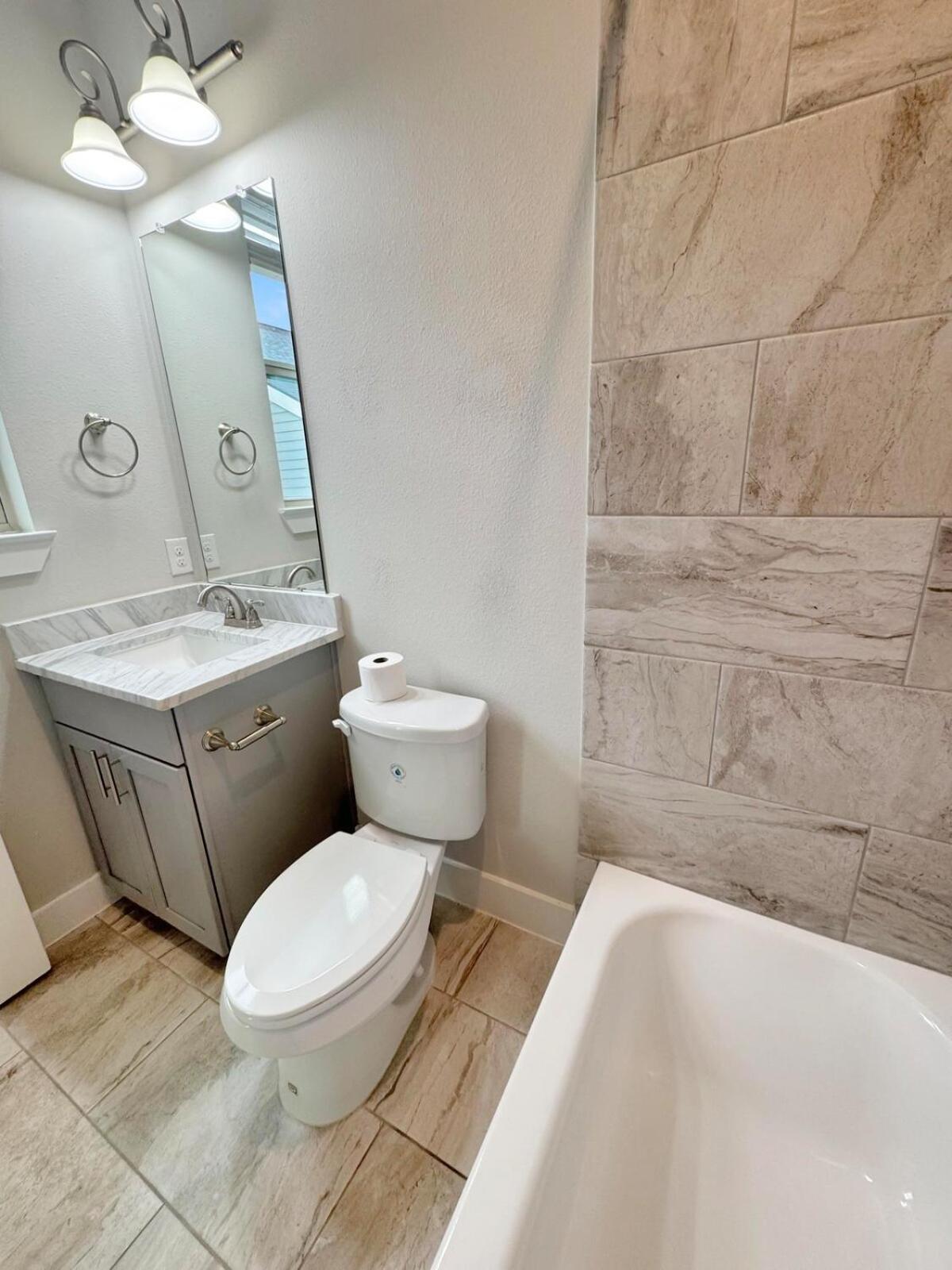 Big Luxury House in the Heights fast WiFi