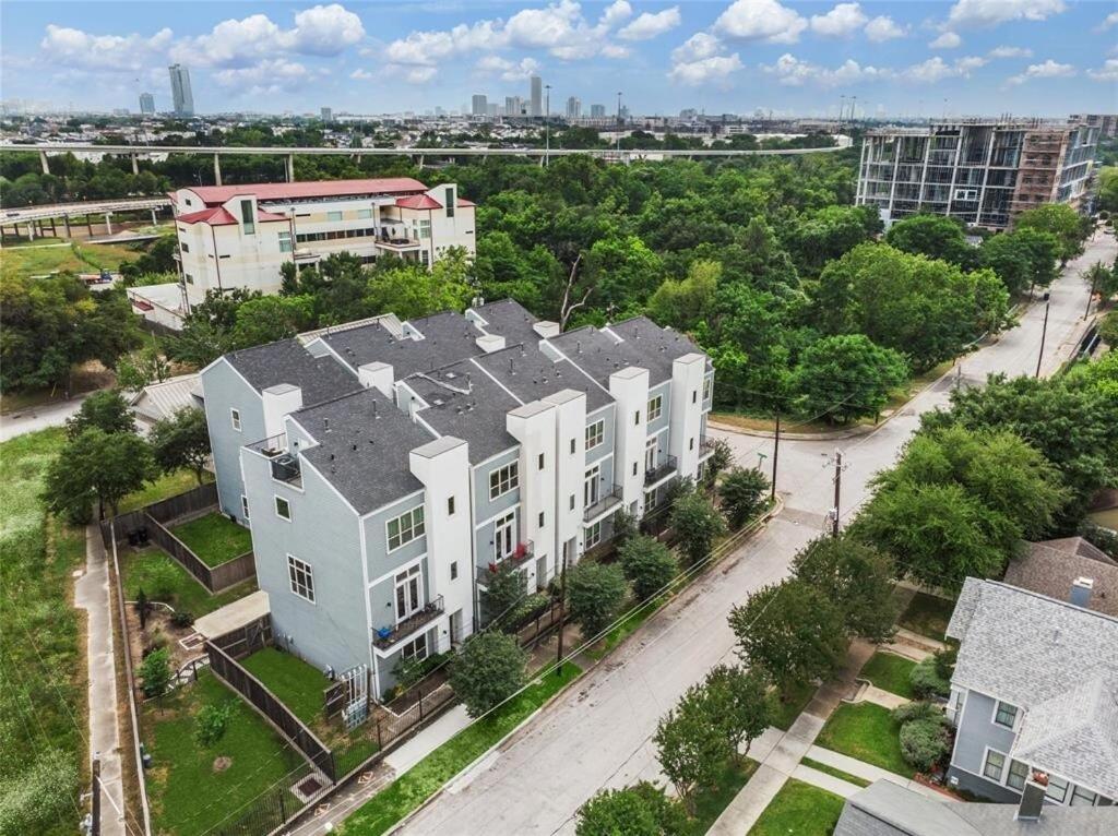 Big Luxury House in the Heights fast WiFi