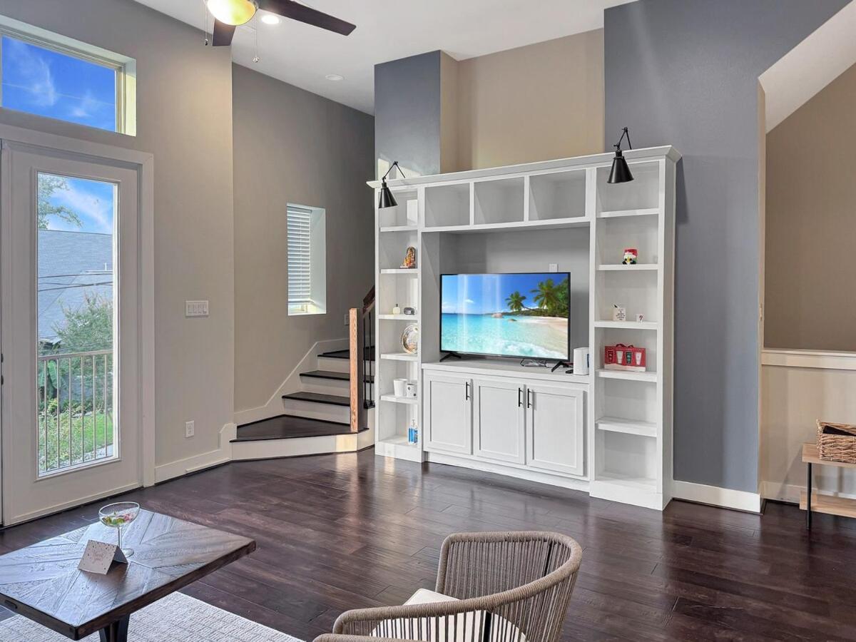Big Luxury House in the Heights fast WiFi