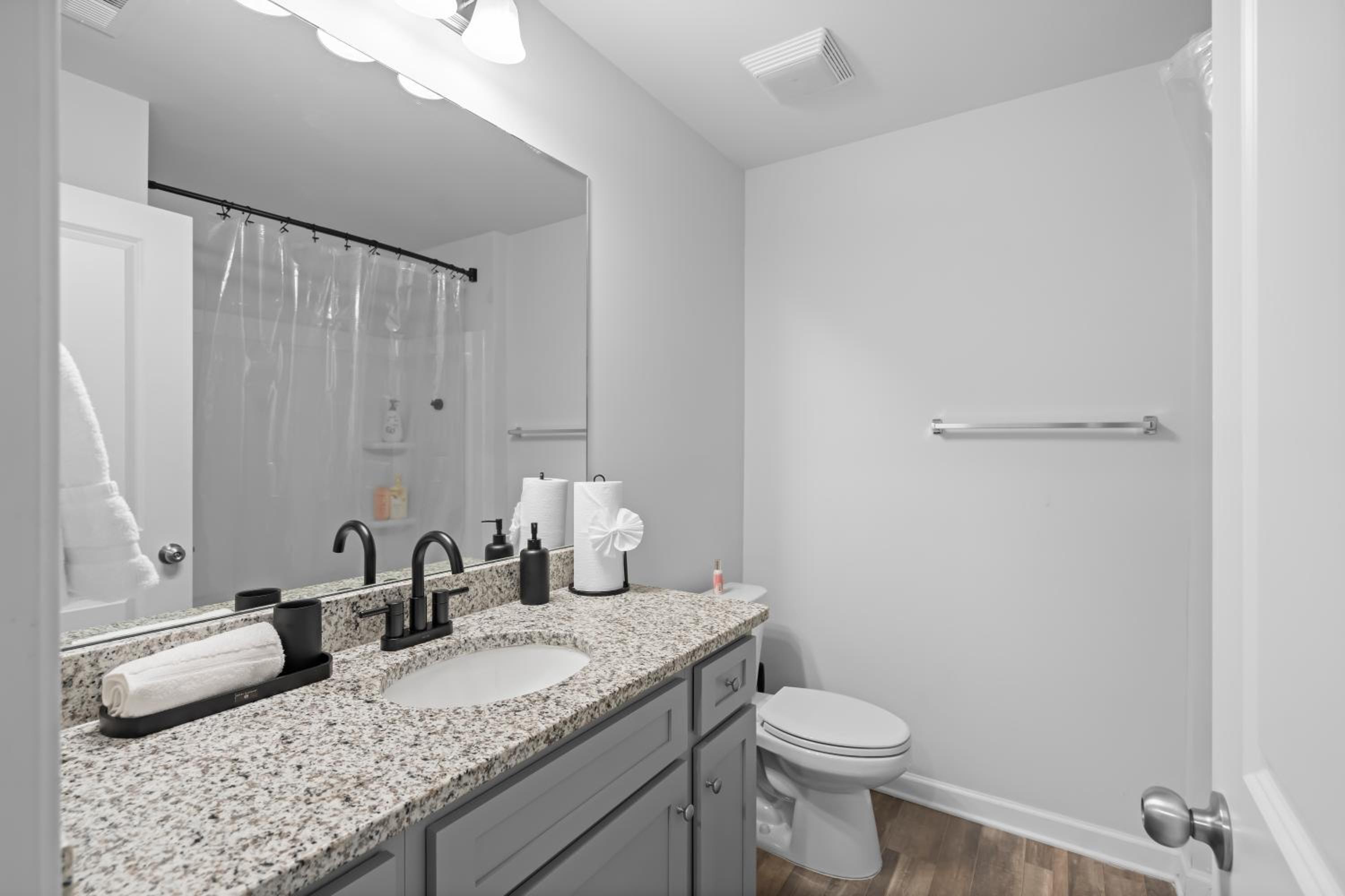 Beautiful New Townhome 25 mins from Metro Atlanta