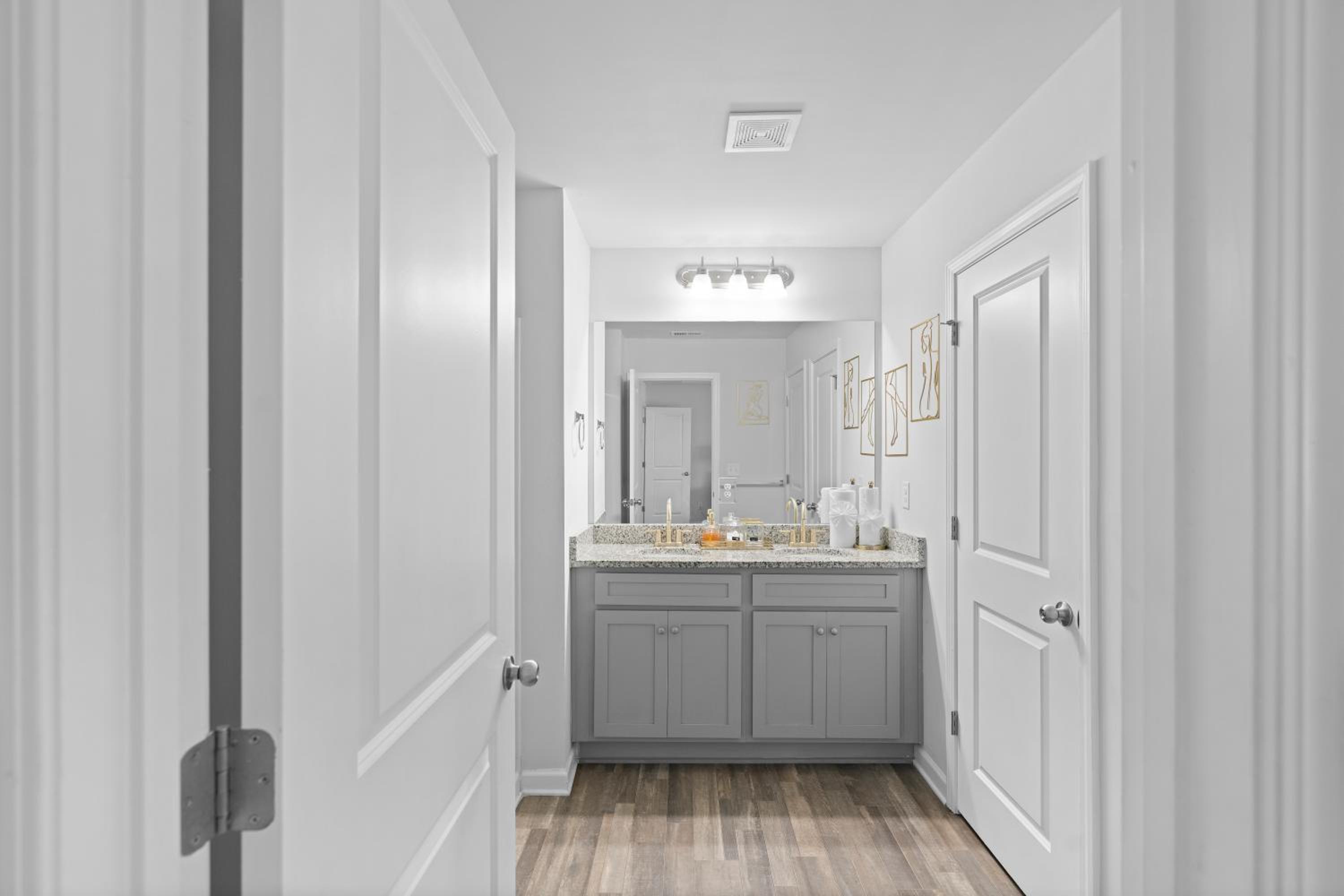 Beautiful New Townhome 25 mins from Metro Atlanta