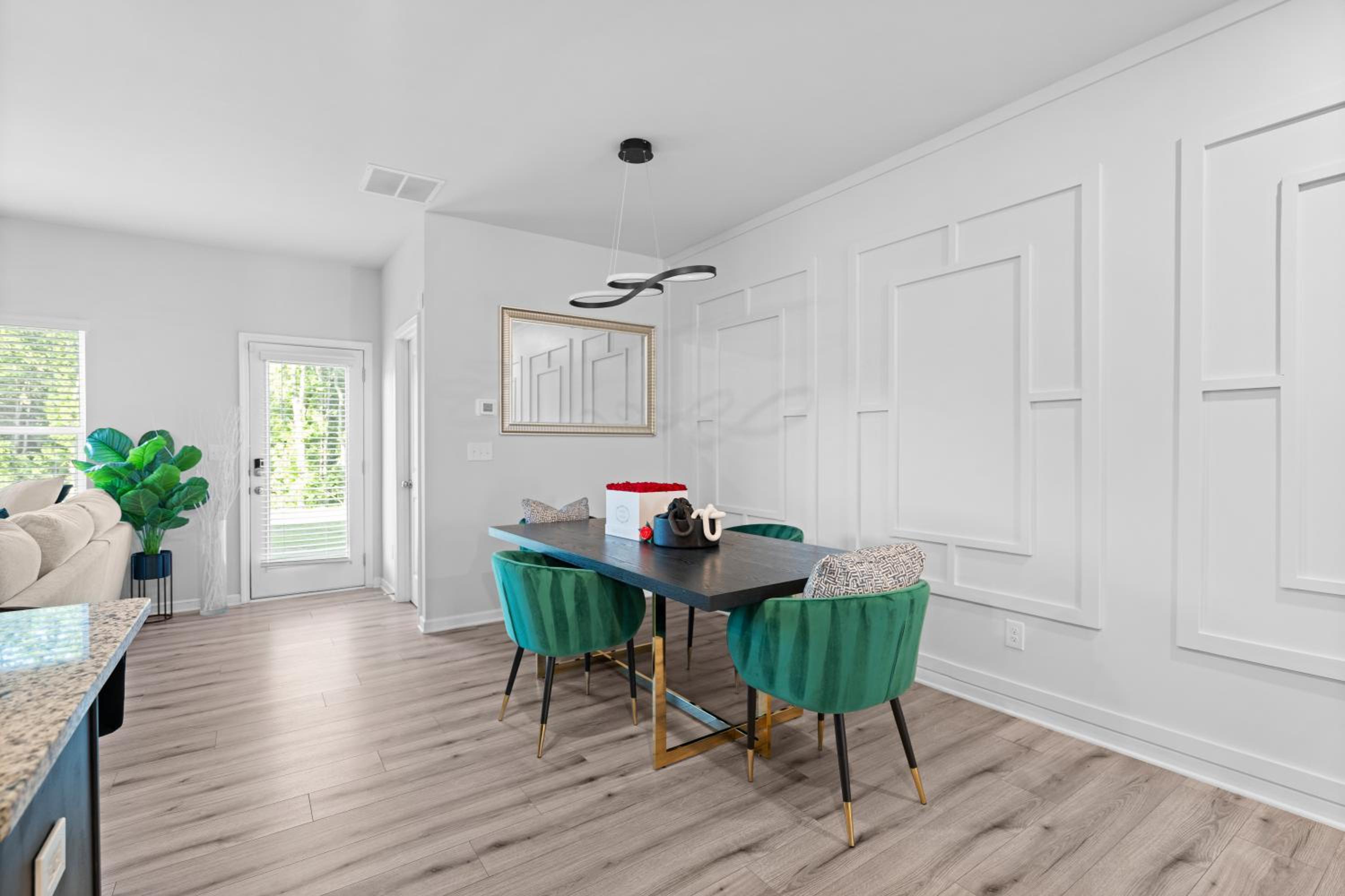 Beautiful New Townhome 25 mins from Metro Atlanta