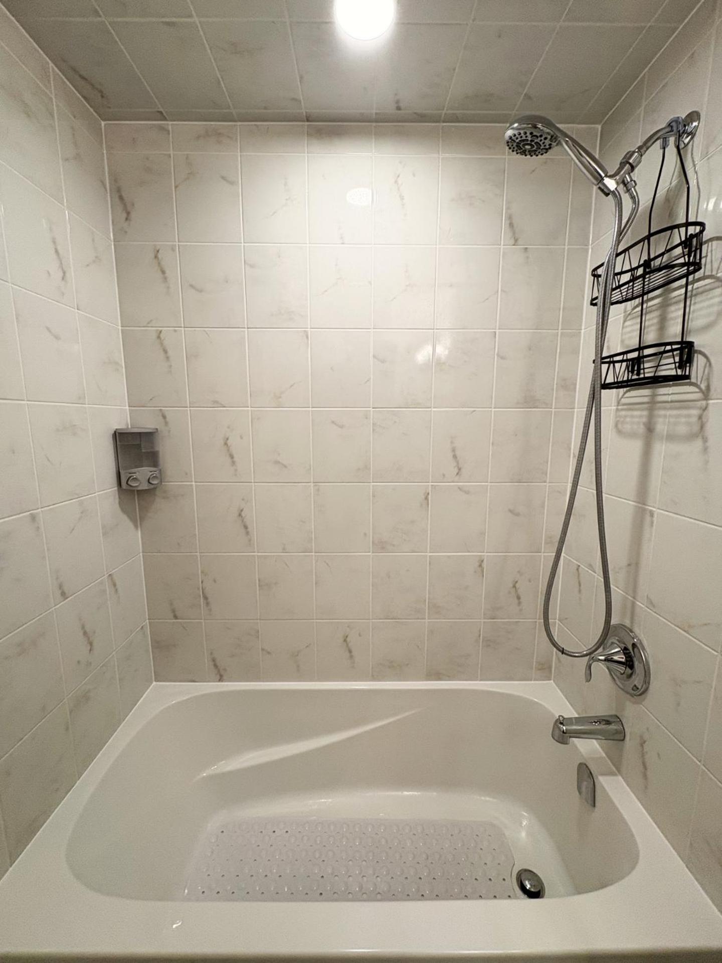 Central & Cozy 2BR Townhome with Free Parking, WiFi, Full Kitchen, Laundry, Steps to Strip Plaza & 5 Min Drive to Innisfil Beach Park! Perfect for Work Tri
