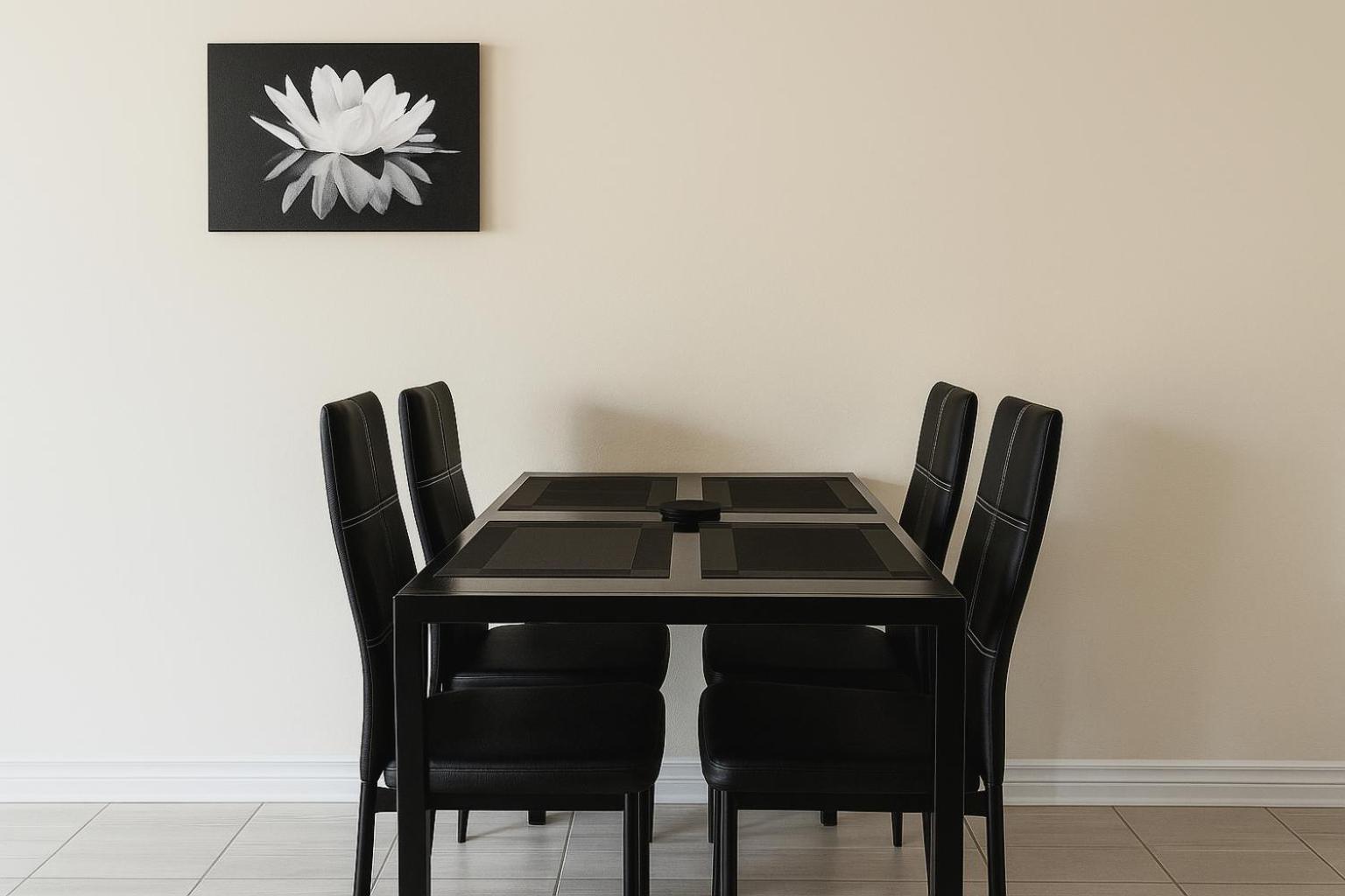 Central & Cozy 2BR Townhome with Free Parking, WiFi, Full Kitchen, Laundry, Steps to Strip Plaza & 5 Min Drive to Innisfil Beach Park! Perfect for Work Tri