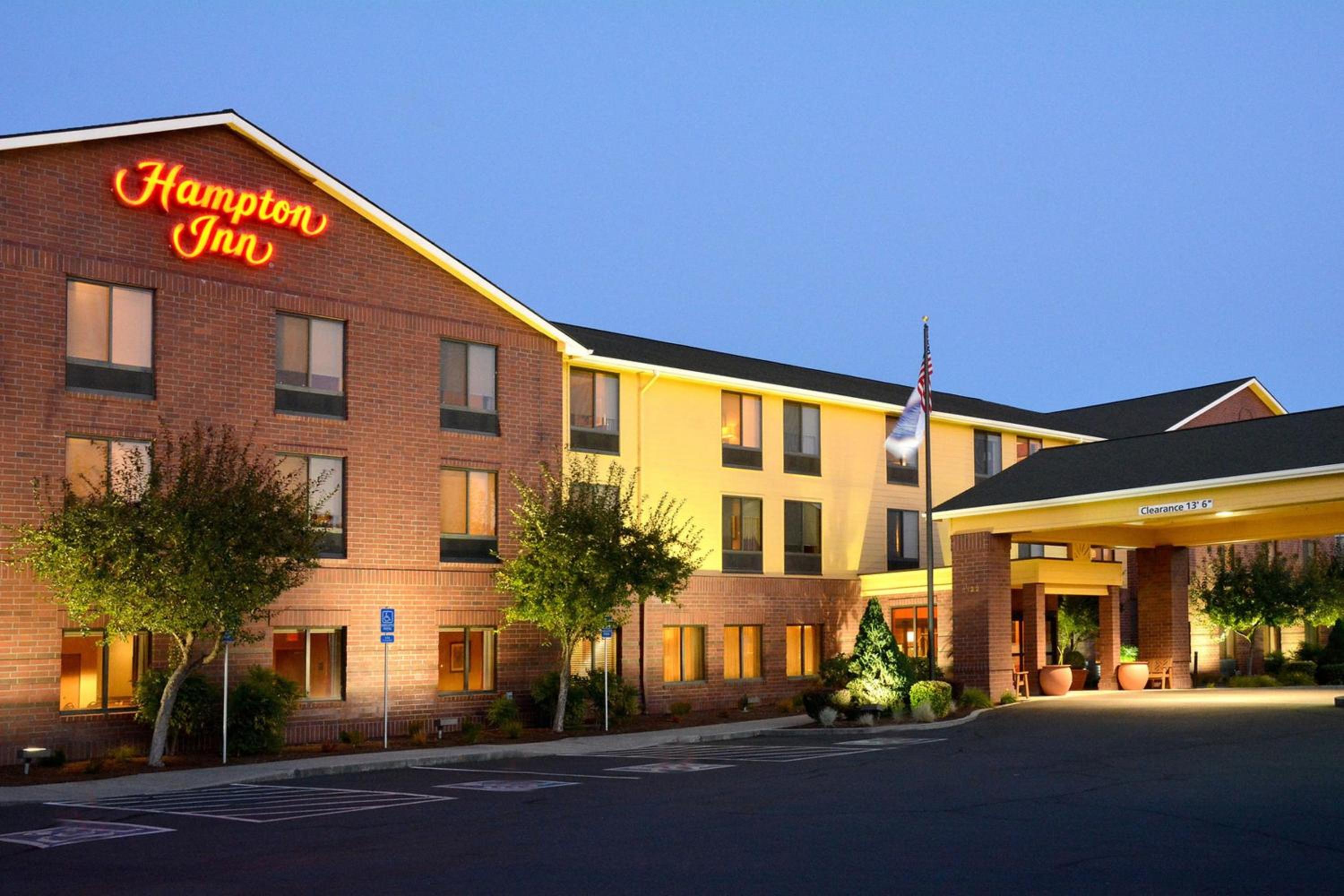 Medford Vacations - Hampton Inn Medford - Property Image 44