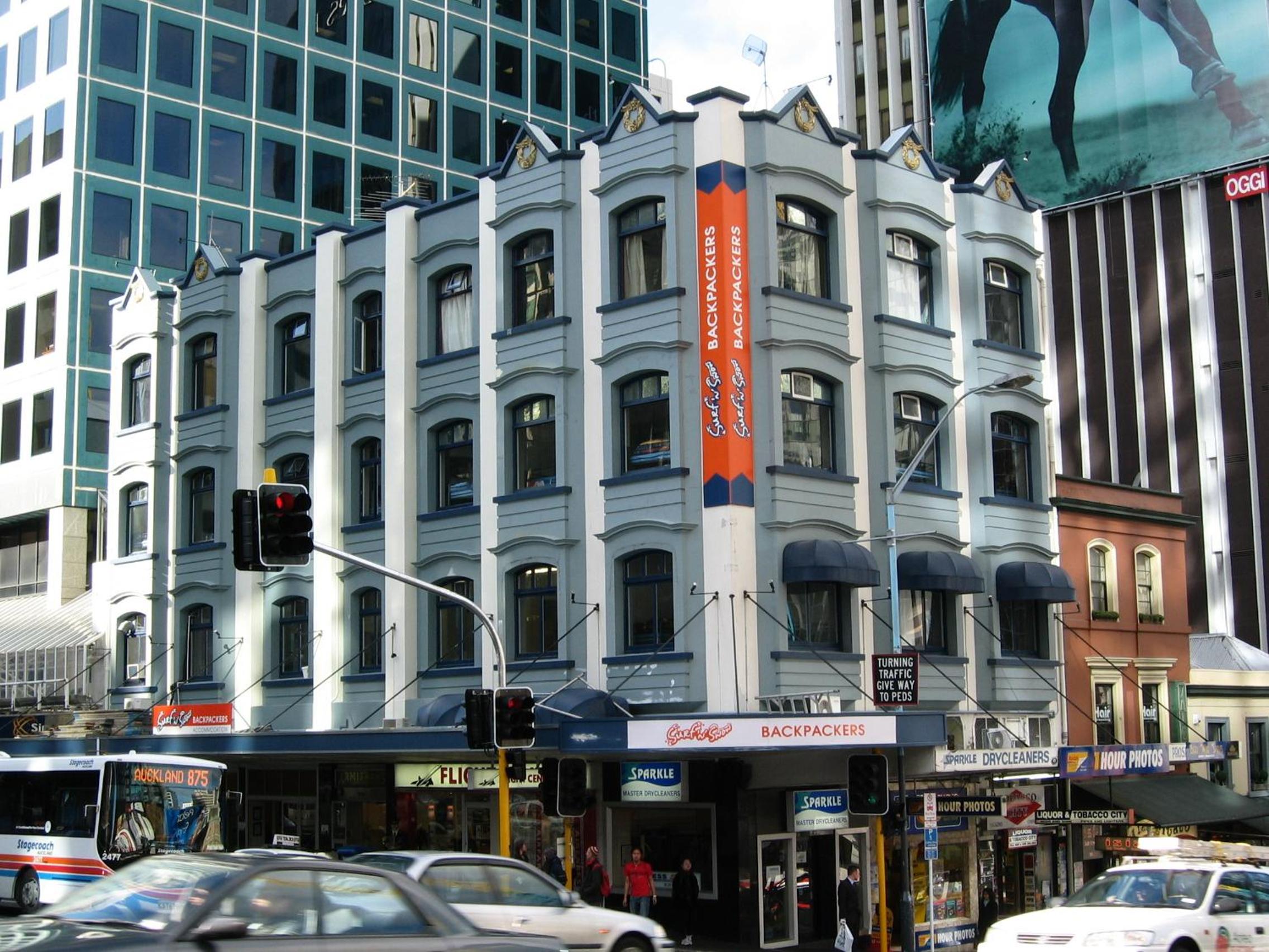 Hotel Surf 'N' Snow Backpackers - Image 1