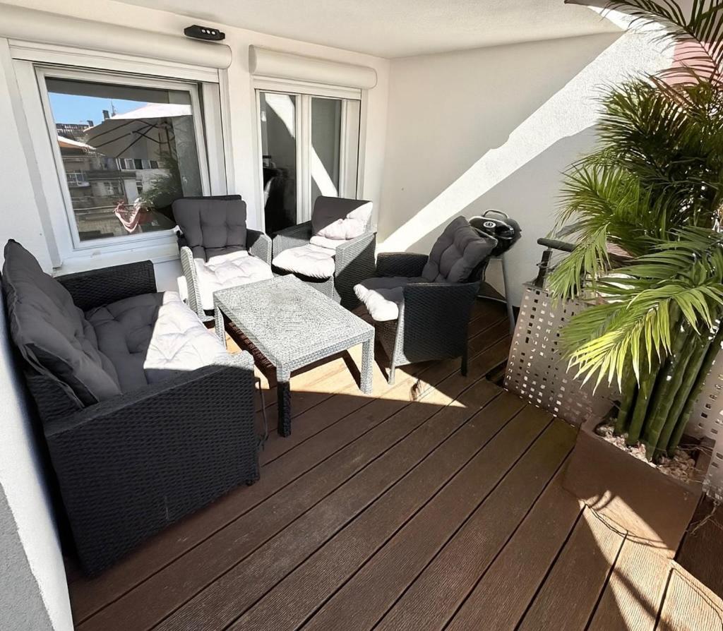Komfort Oase mit Klimaanlage, Terrasse und Whirlpool