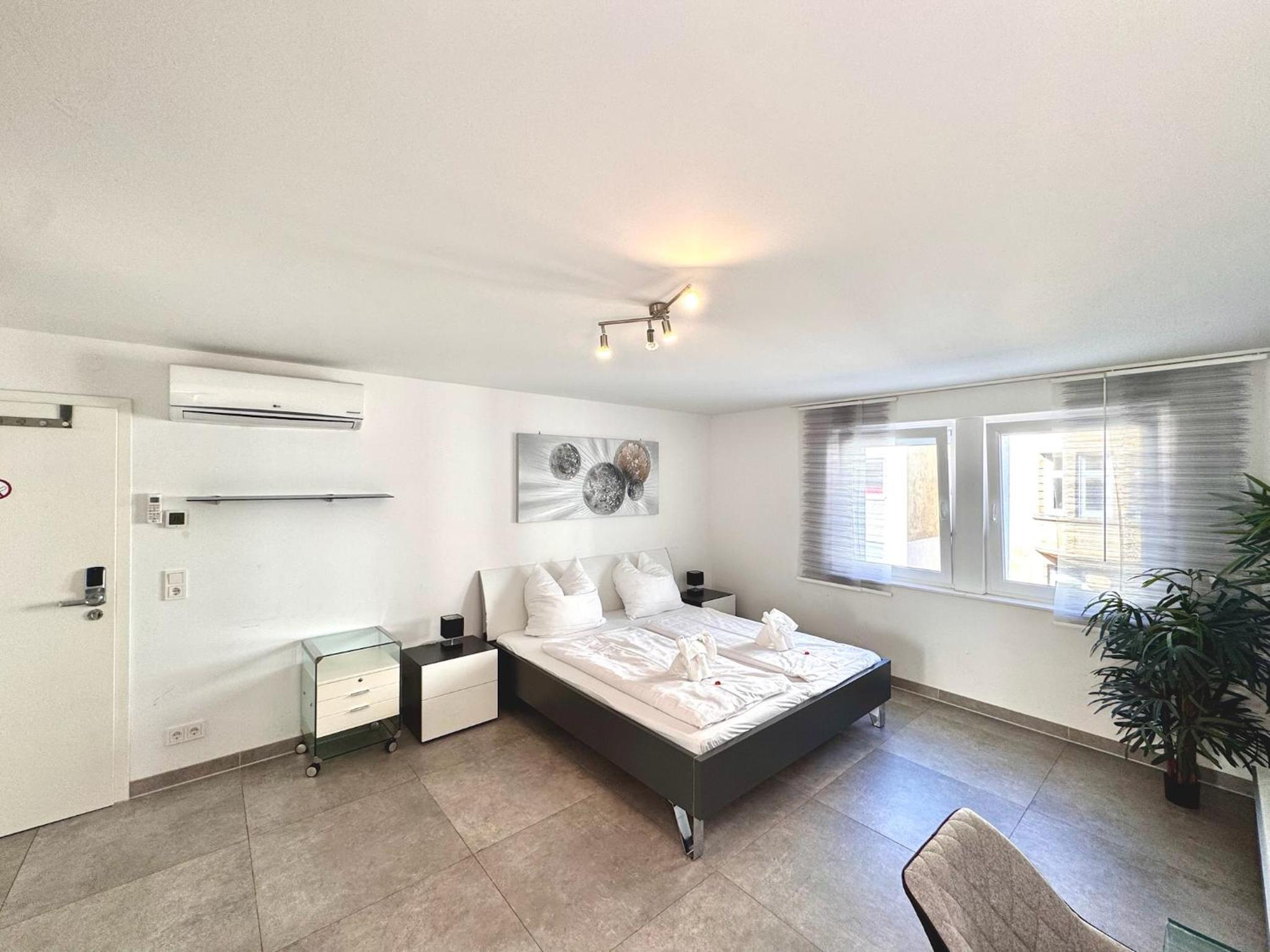 Komfort Oase mit Klimaanlage, Terrasse und Whirlpool