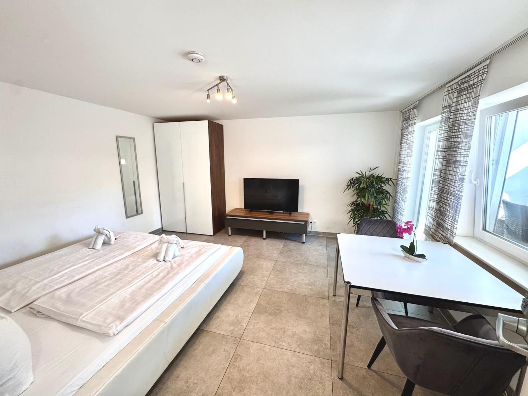 Komfort Oase mit Klimaanlage, Terrasse und Whirlpool