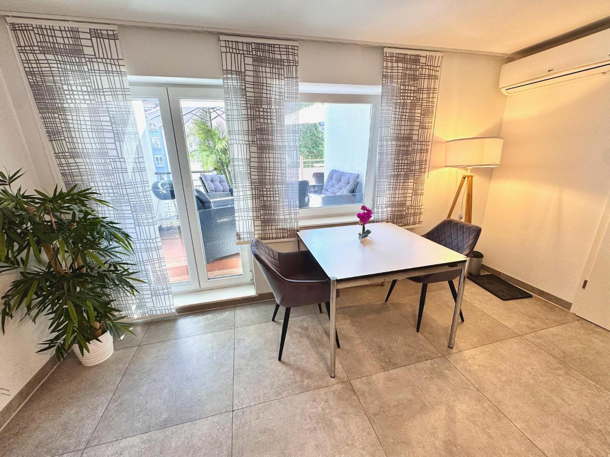 Komfort Oase mit Klimaanlage, Terrasse und Whirlpool