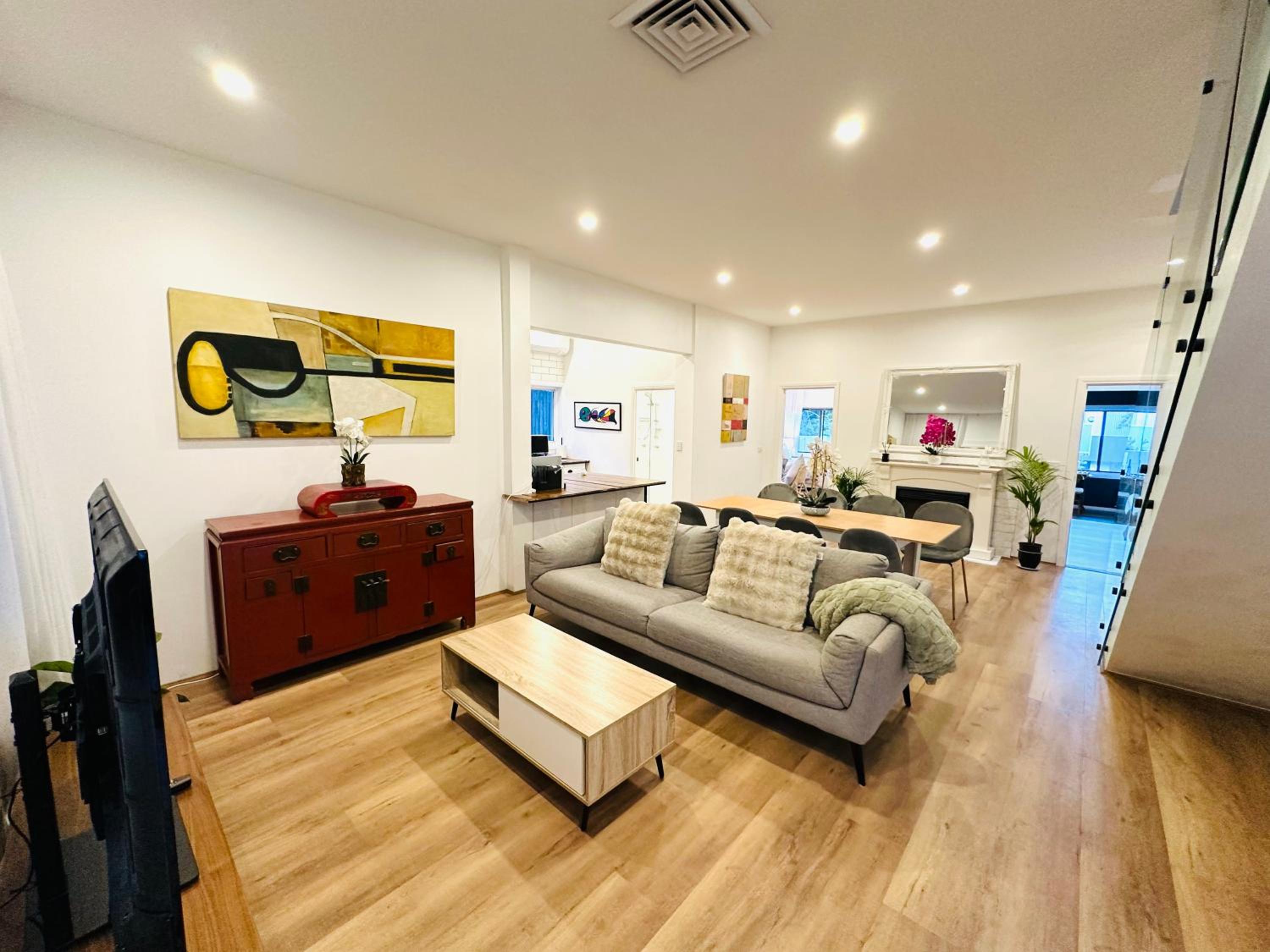 Affordable Luxury Stay Near Manly Beach