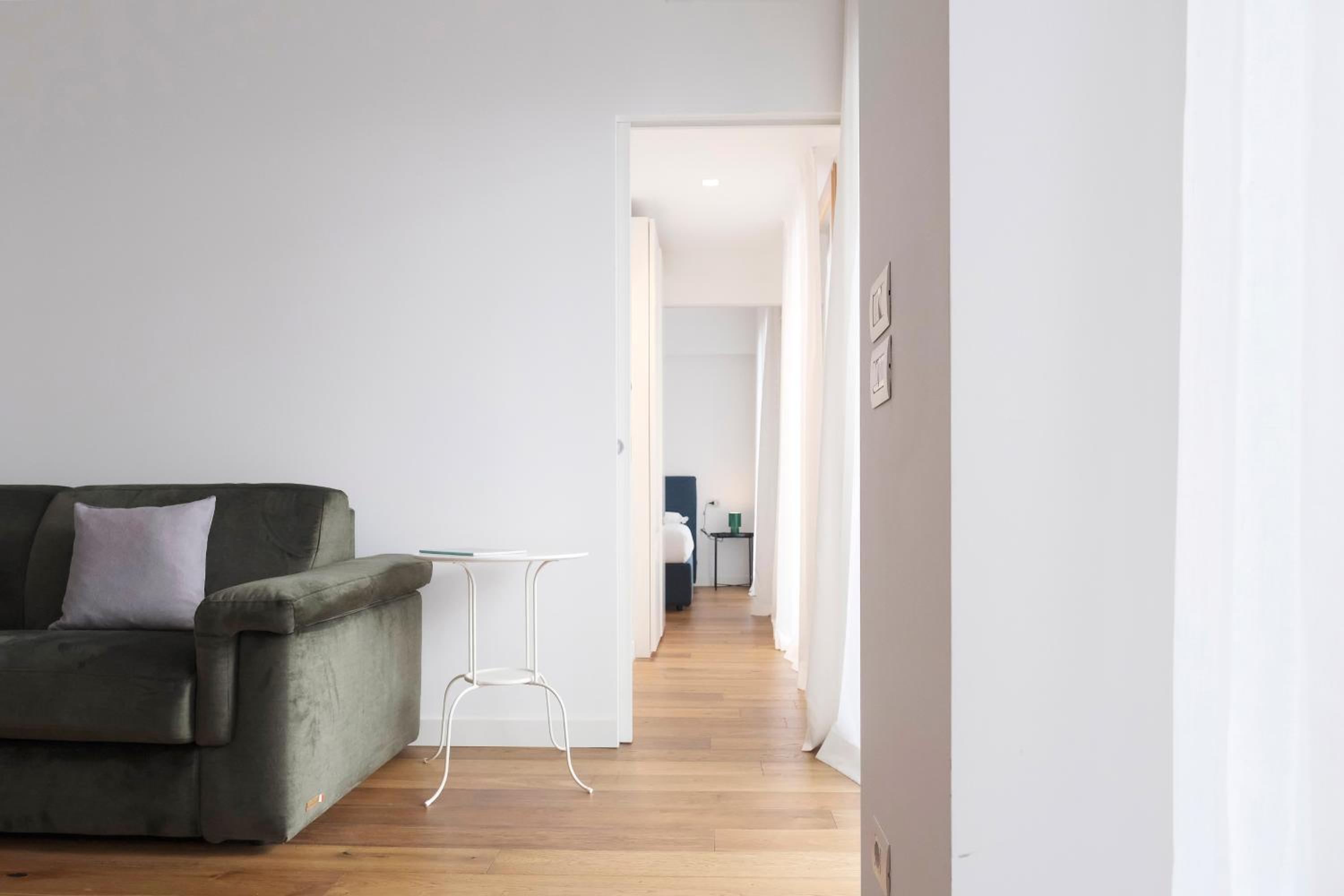 ComeCasa Milano Modern Retreat Gym & Style