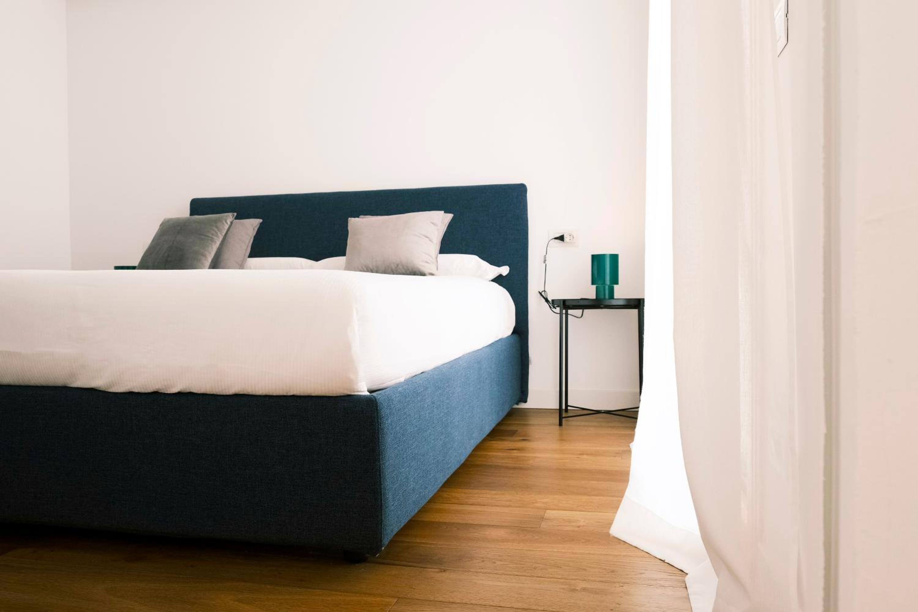 ComeCasa Milano Modern Retreat Gym & Style