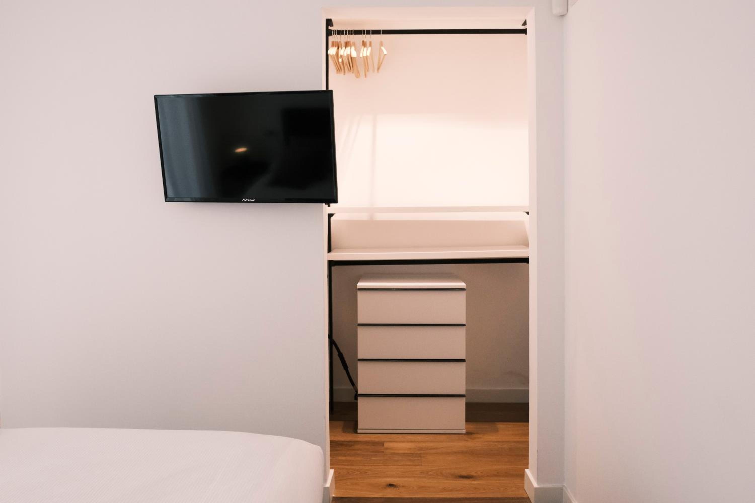 ComeCasa Milano Modern Retreat Gym & Style
