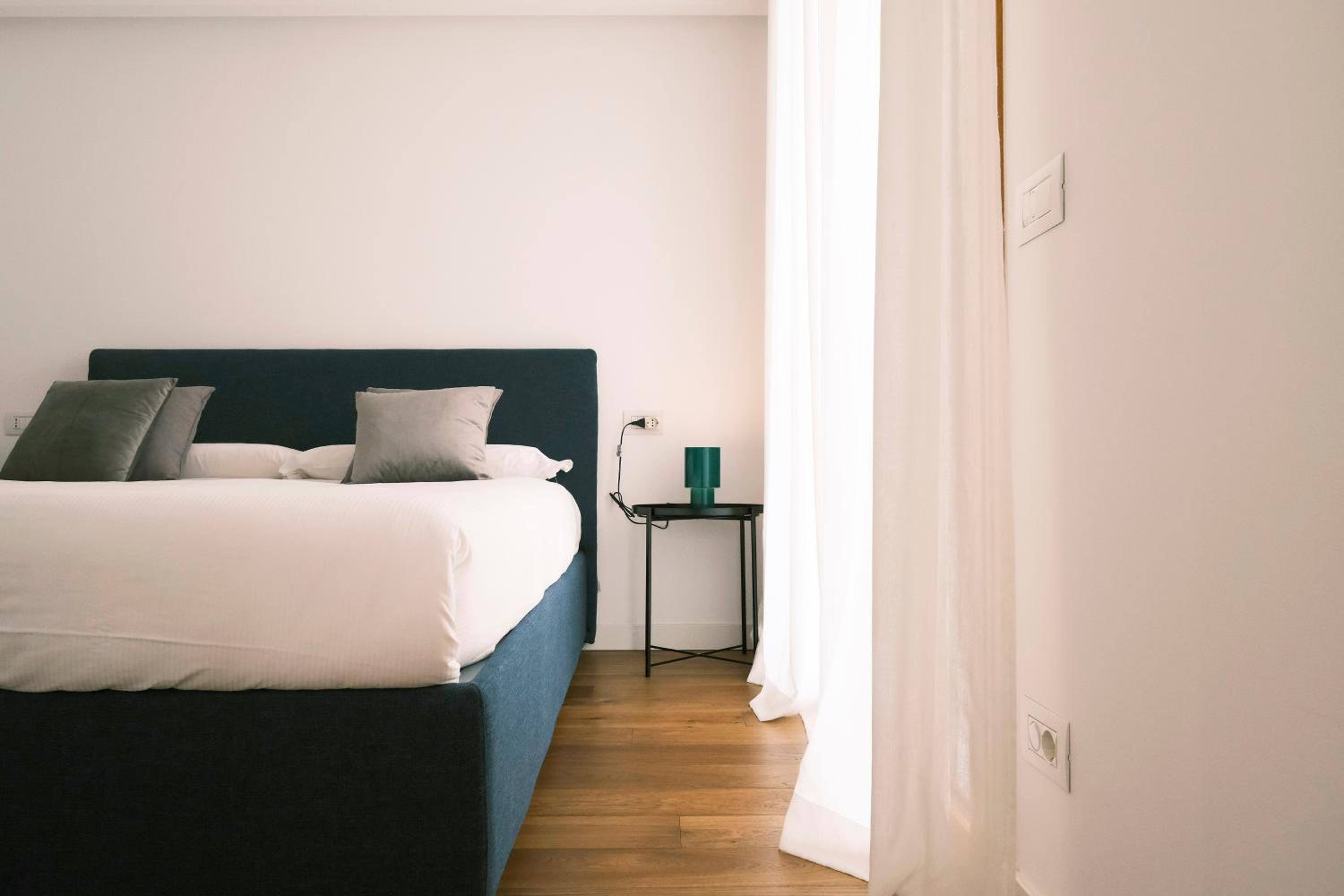 ComeCasa Milano Modern Retreat Gym & Style