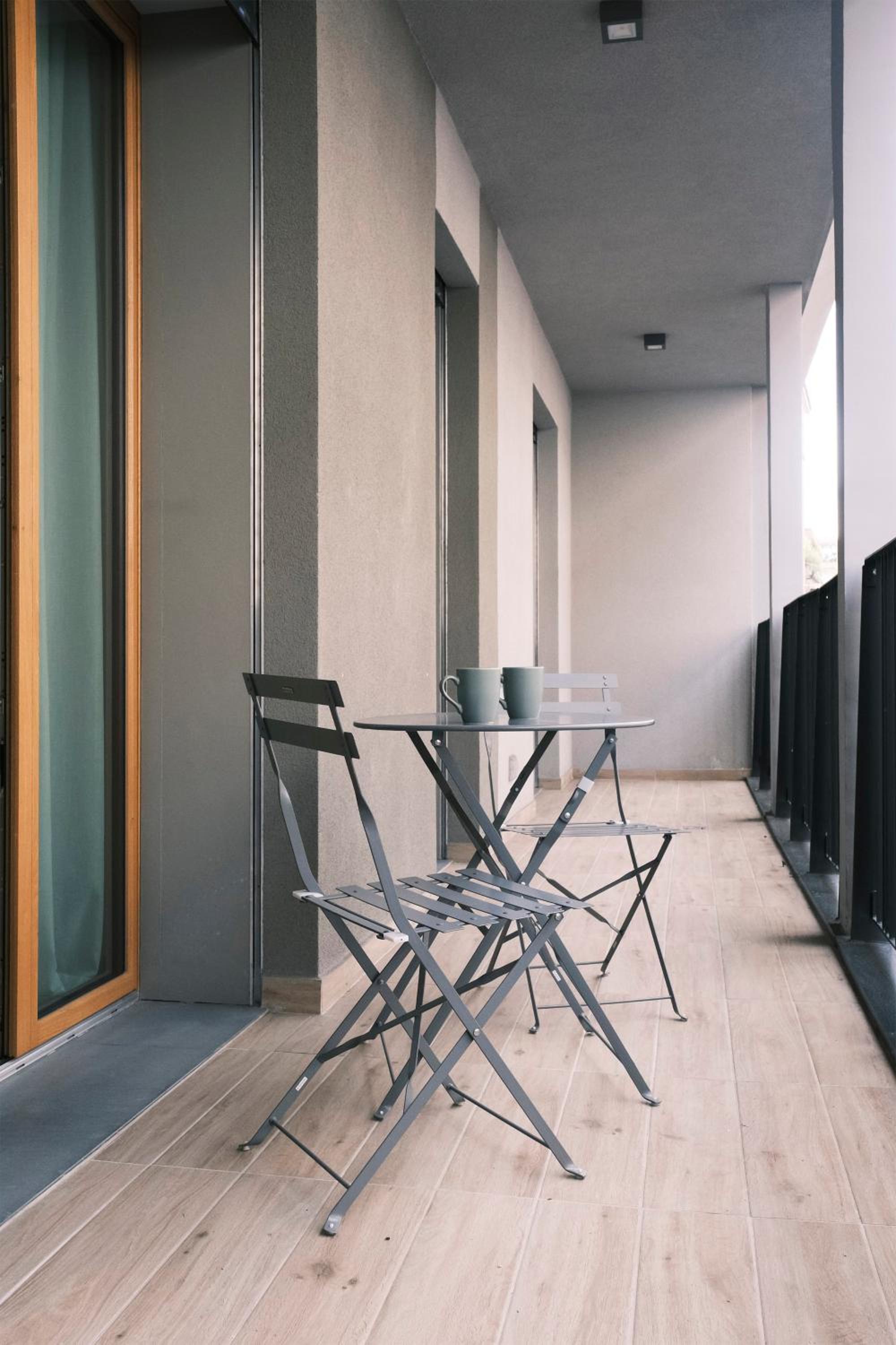 ComeCasa Milano Modern Retreat Gym & Style