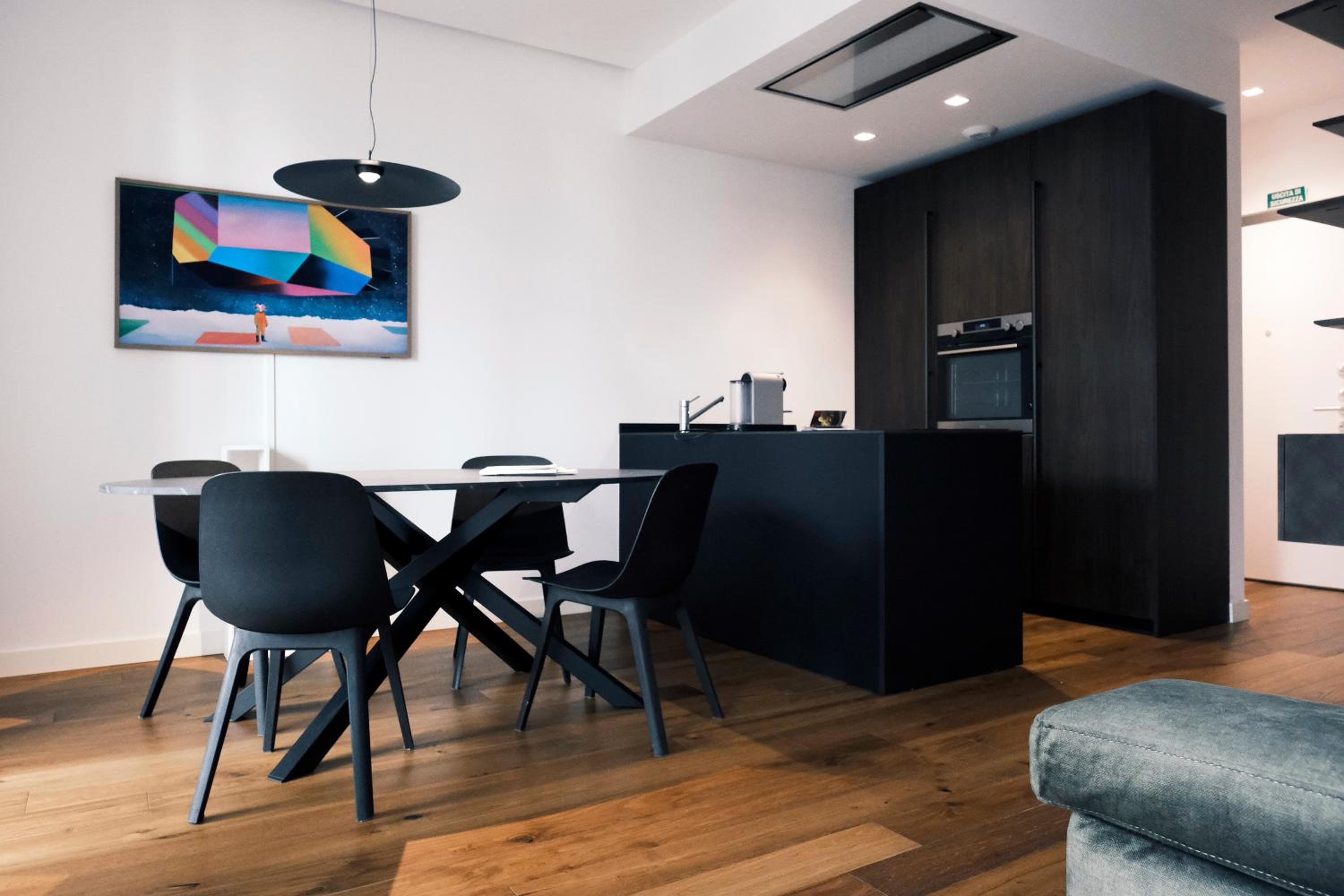 ComeCasa Milano Modern Retreat Gym & Style