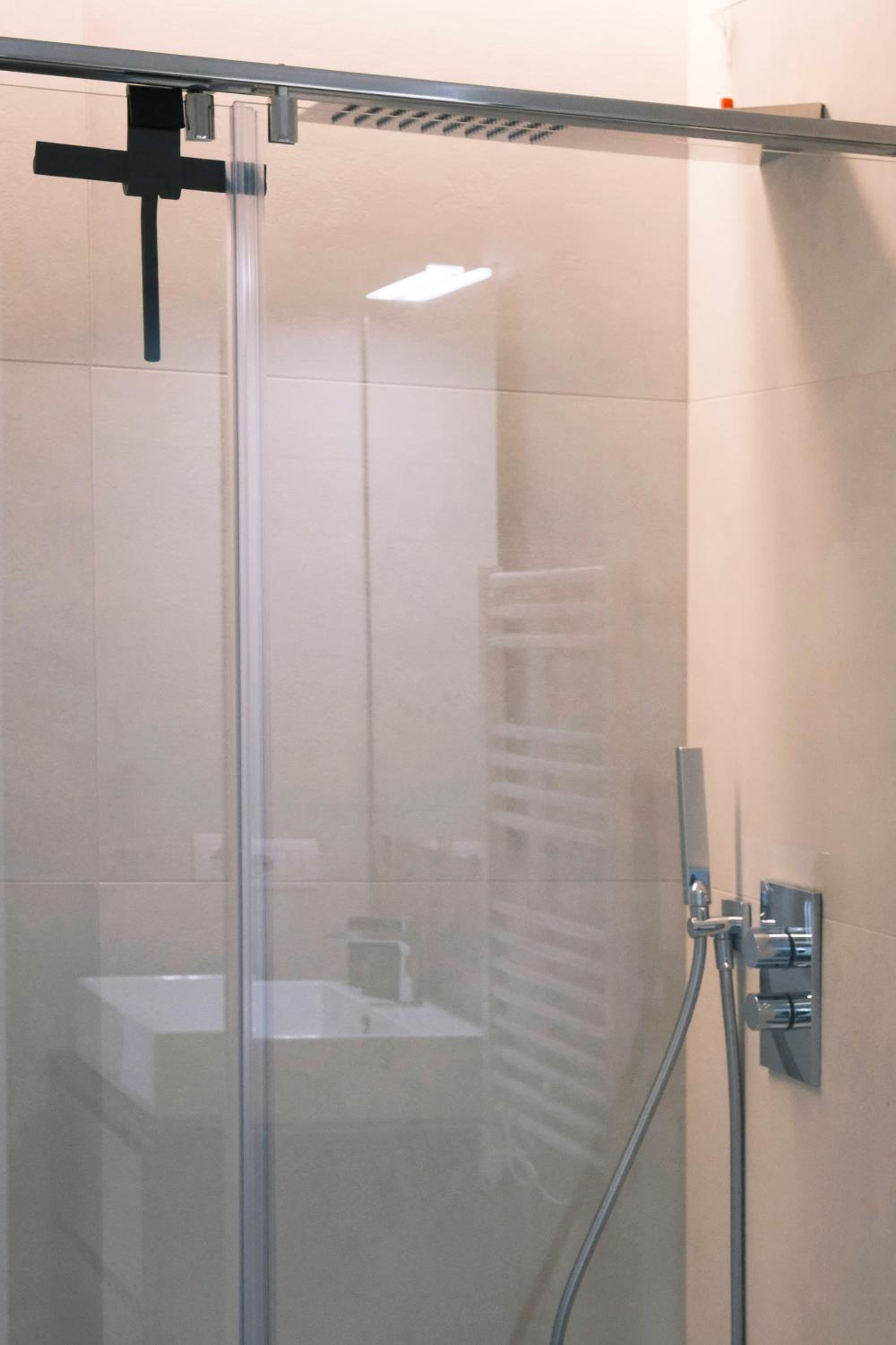 ComeCasa Milano Modern Retreat Gym & Style