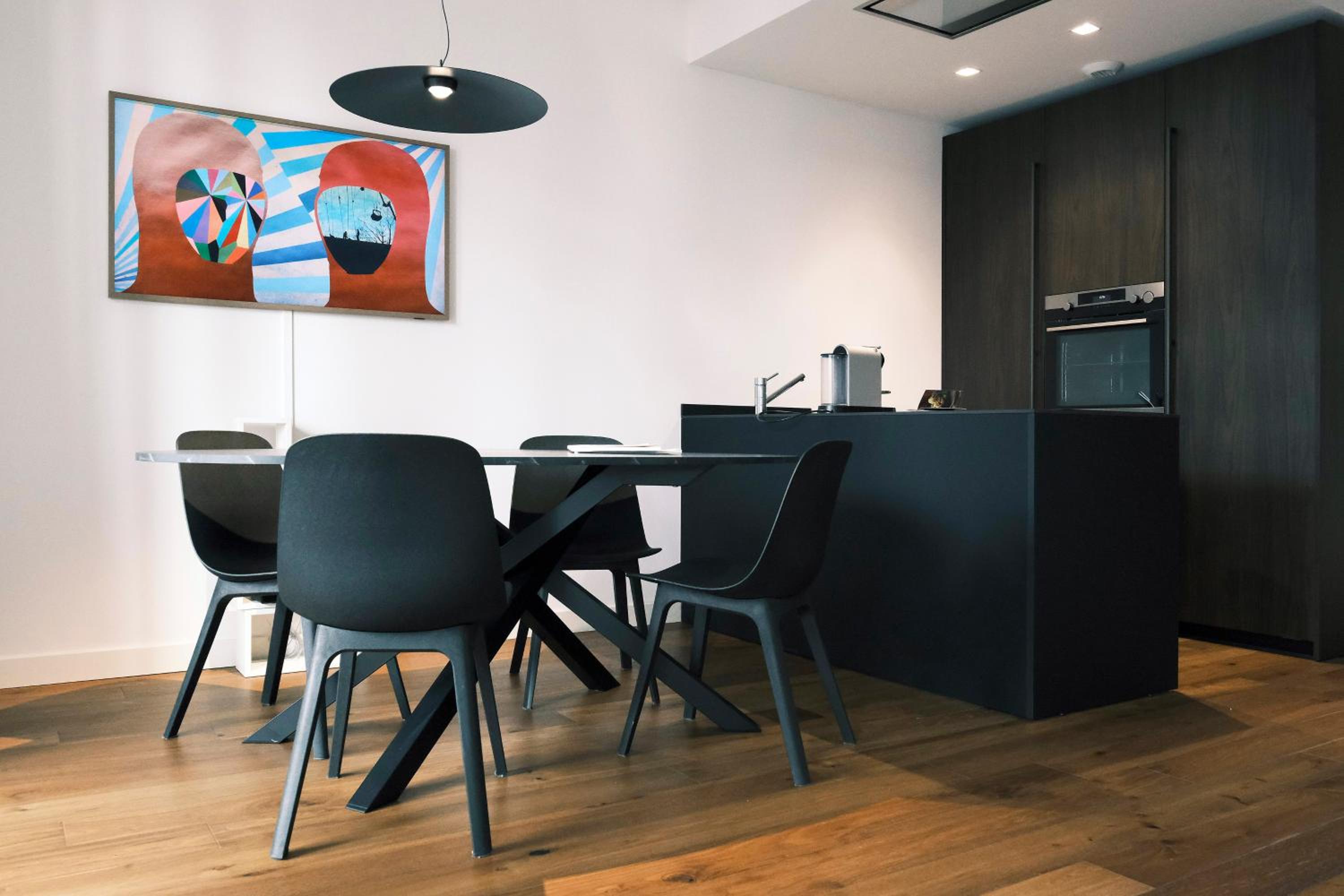 ComeCasa Milano Modern Retreat Gym & Style