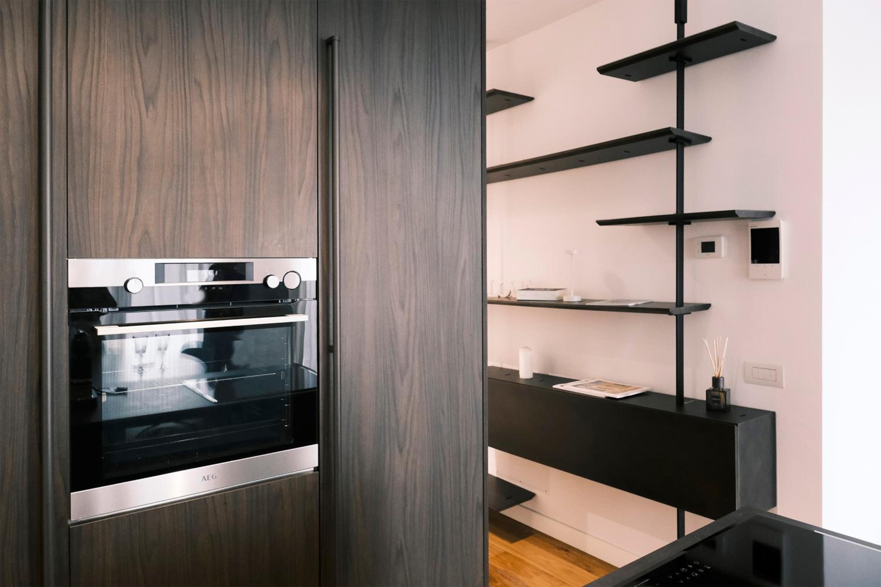 ComeCasa Milano Modern Retreat Gym & Style