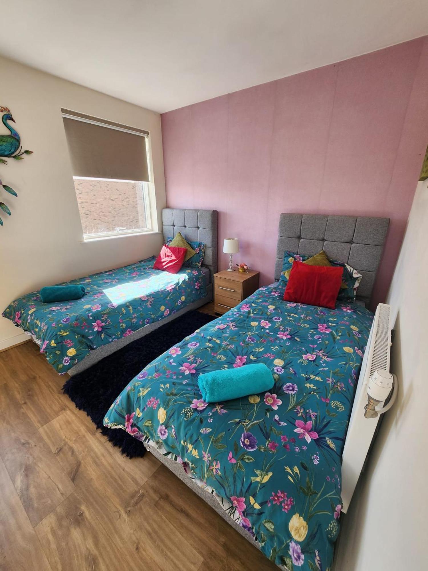 Modern & Exquisite Trumpington Townhouse with Parking & 5 mins to Papworth hospital