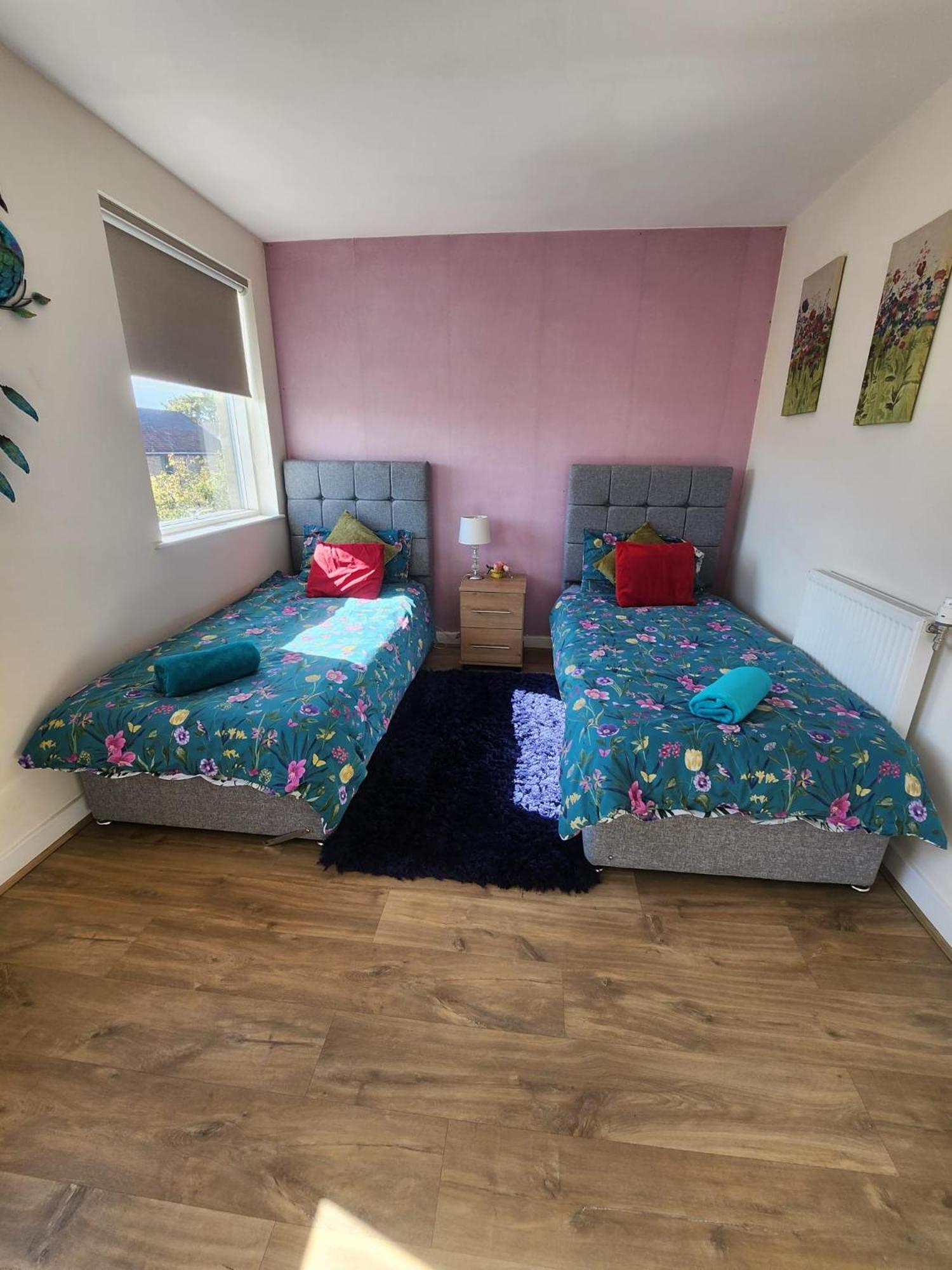 Modern & Exquisite Trumpington Townhouse with Parking & 5 mins to Papworth hospital