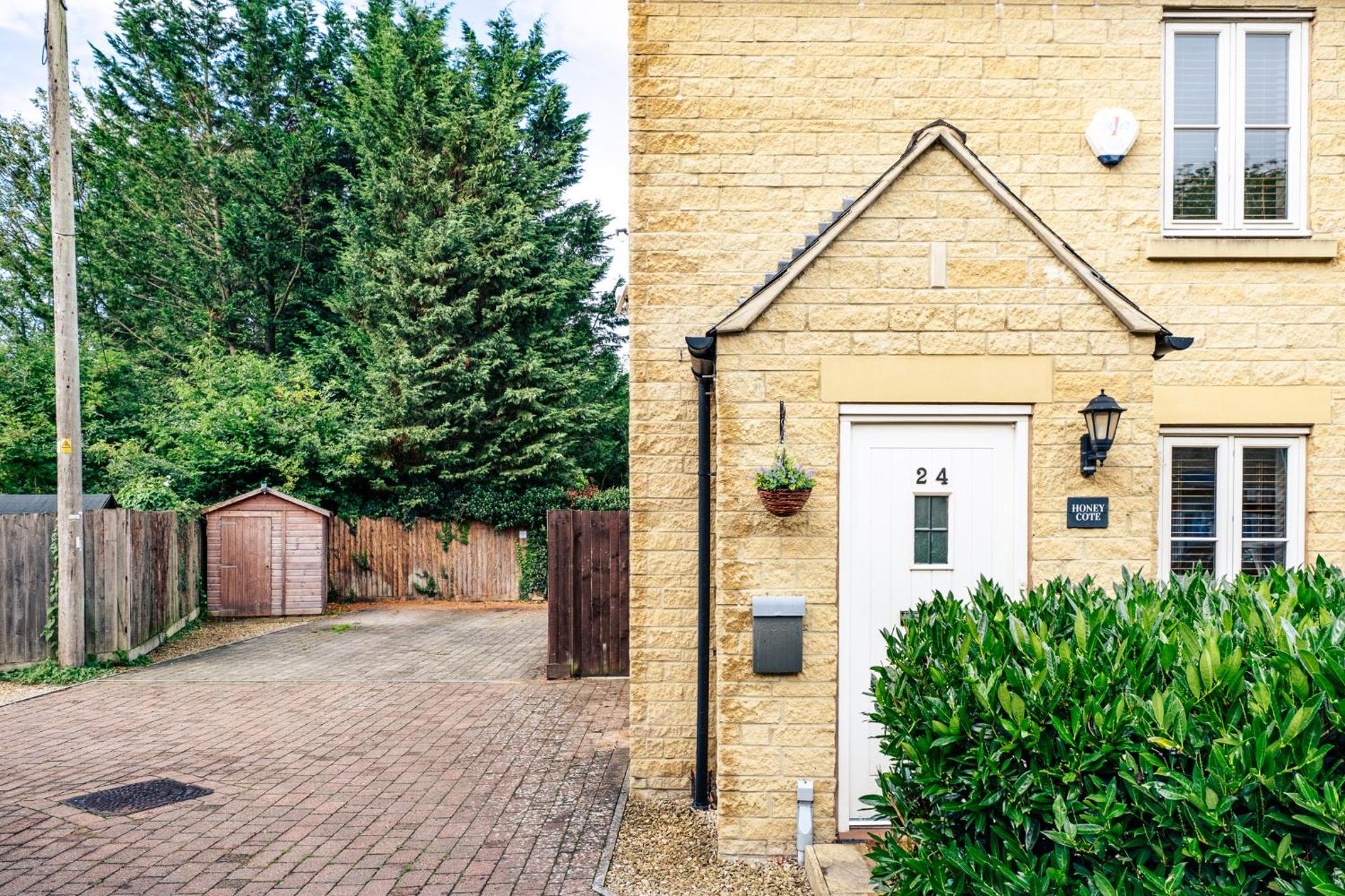Charming 2 Bedroom Home in the Cotswolds