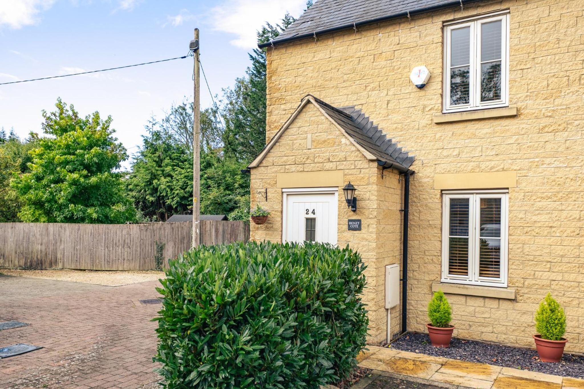 Charming 2 Bedroom Home in the Cotswolds