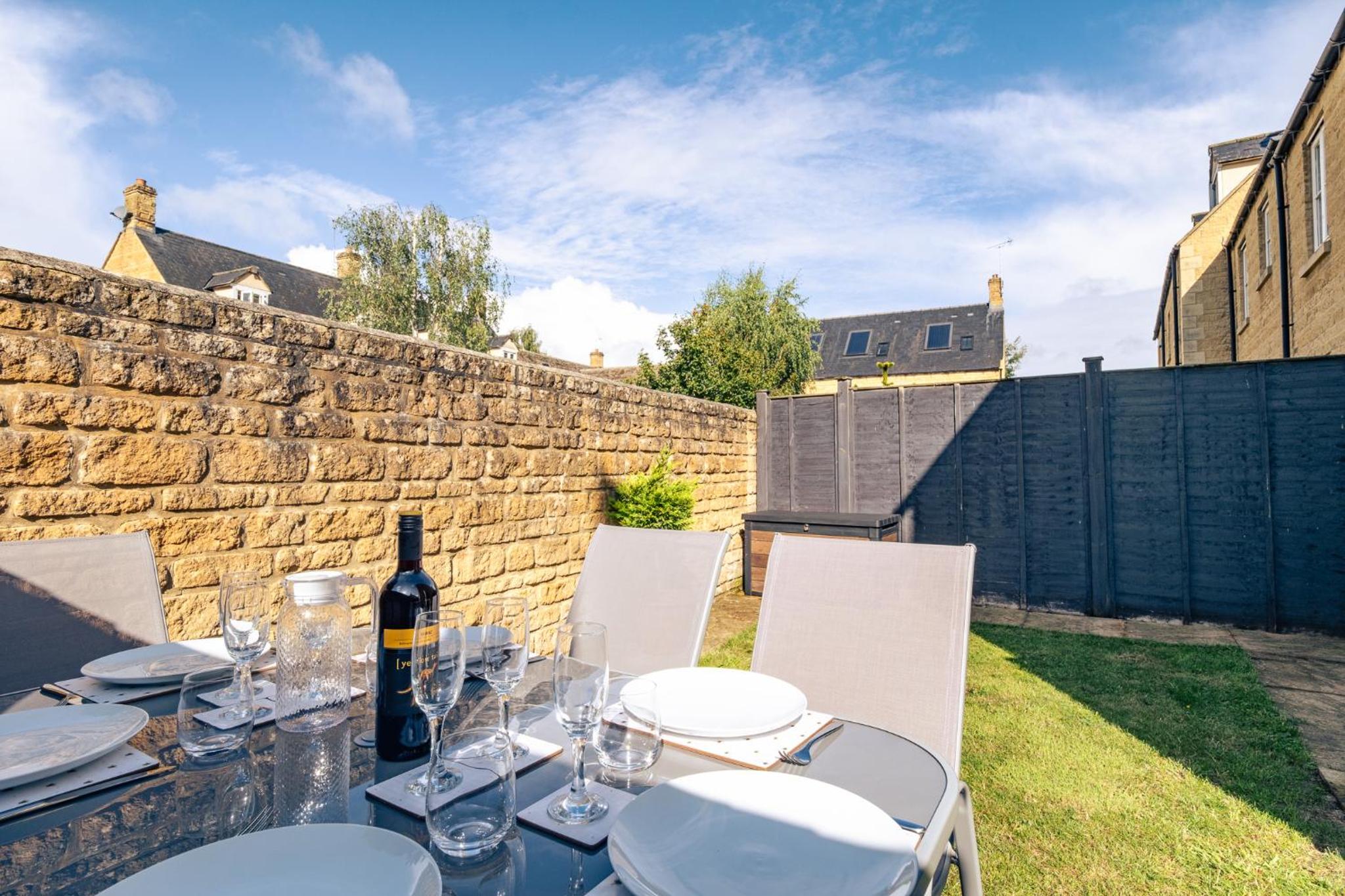 Charming 2 Bedroom Home in the Cotswolds