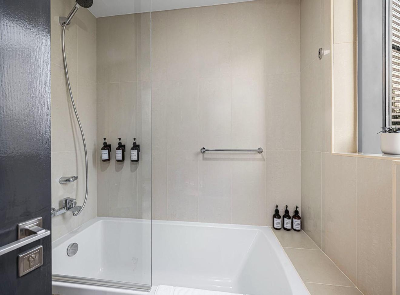 Direct Burj Khalifa View - Luxury 1BR - Walk to Dubai Mall