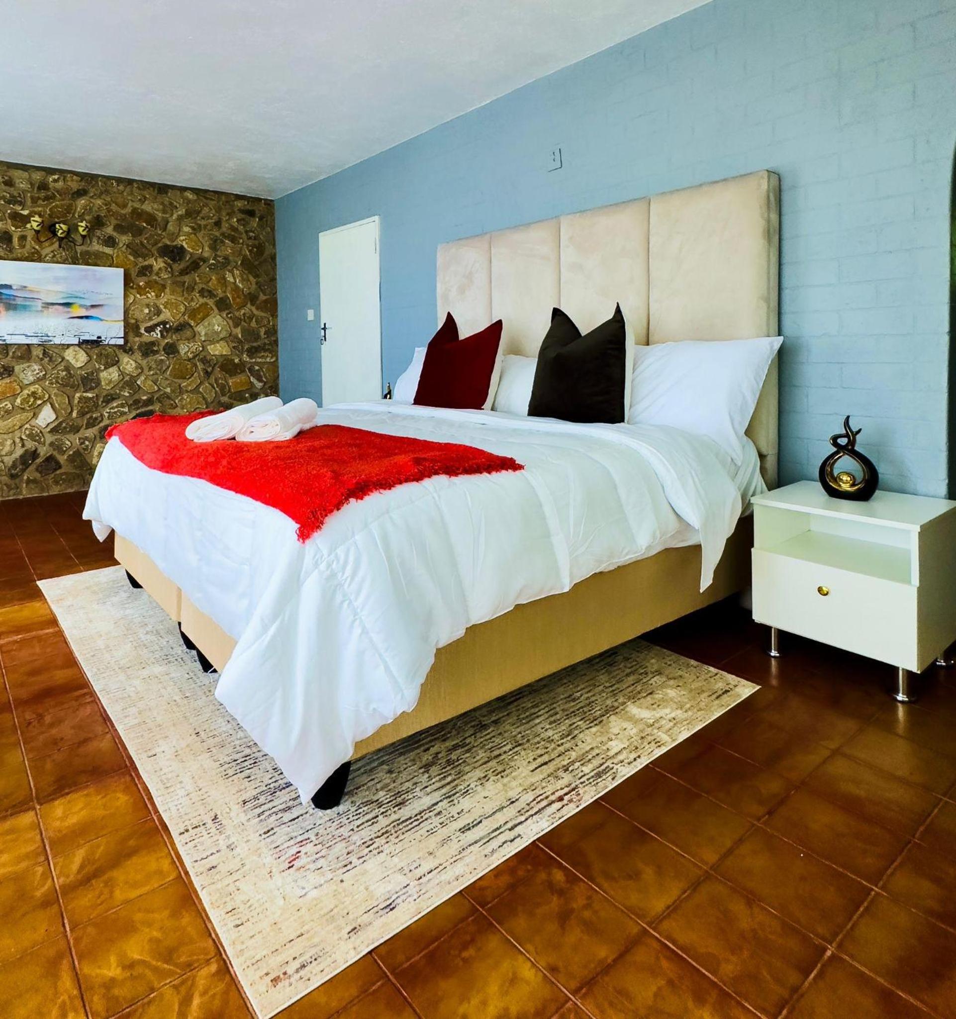 Luxury 5 bed home in Juliasdale - 2309