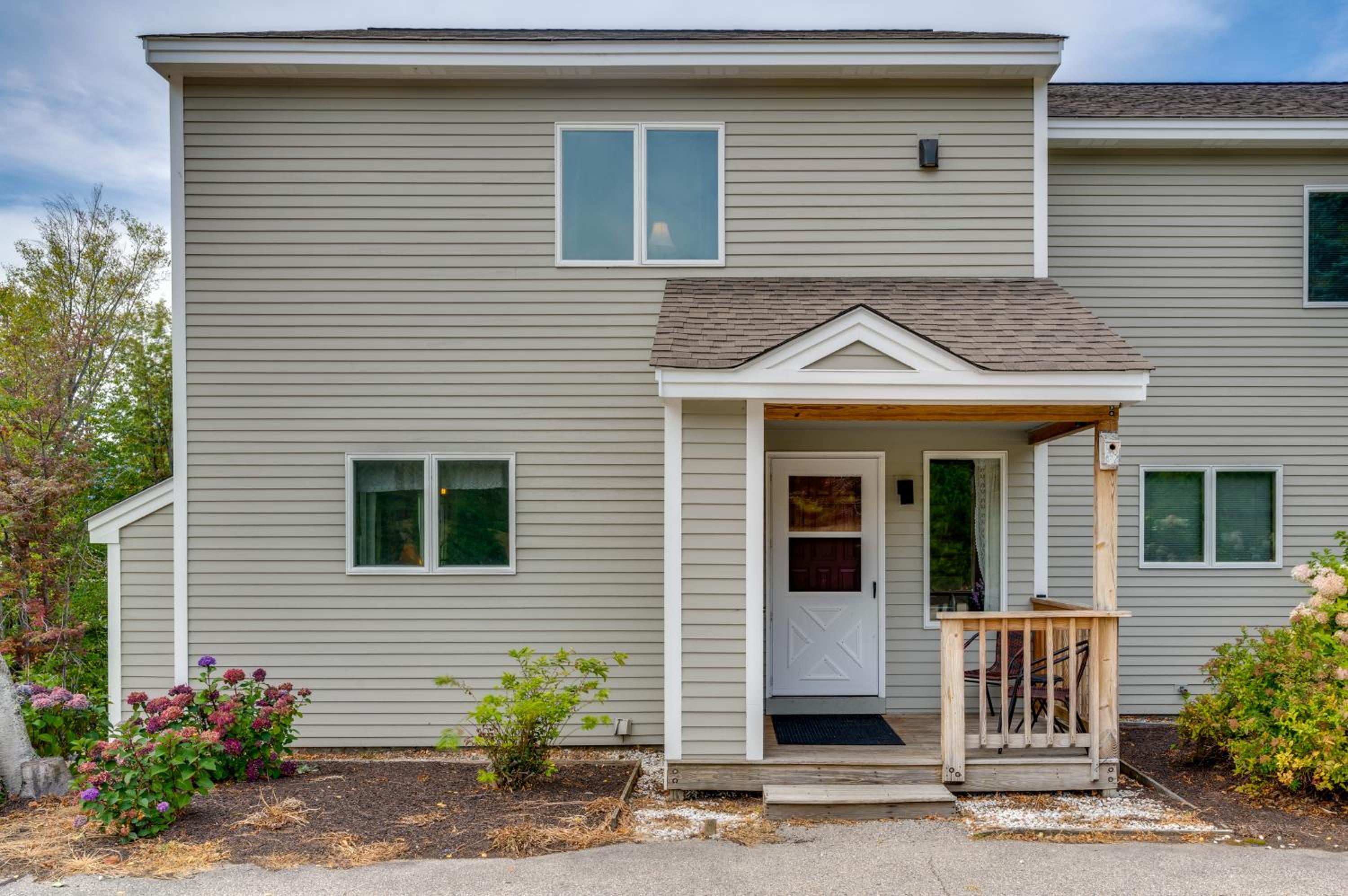 Mtn Views, On-Site Trails! Spacious Bartlett Home