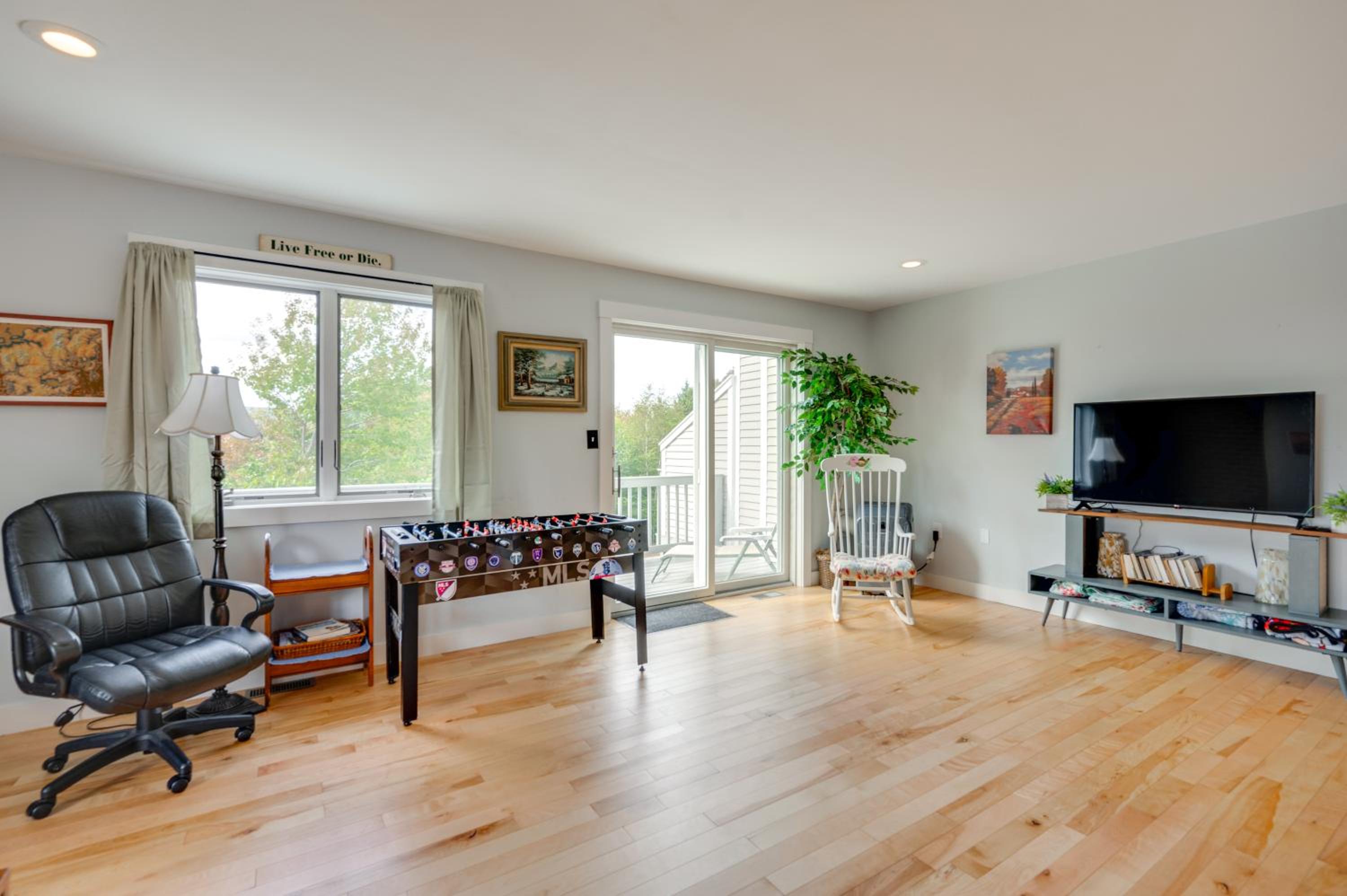 Mtn Views, On-Site Trails! Spacious Bartlett Home