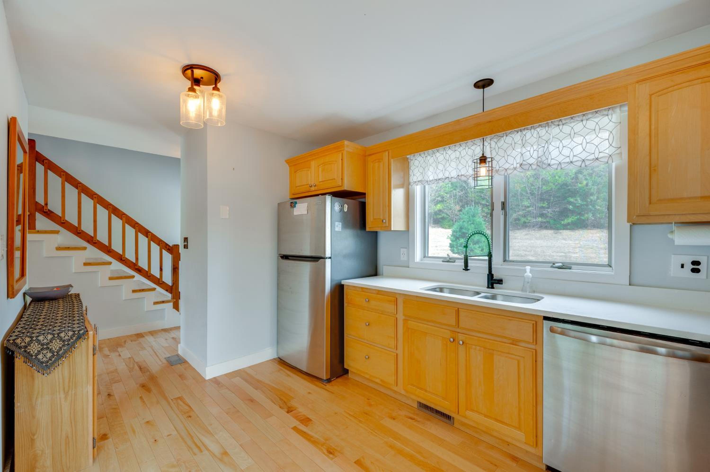 Mtn Views, On-Site Trails! Spacious Bartlett Home