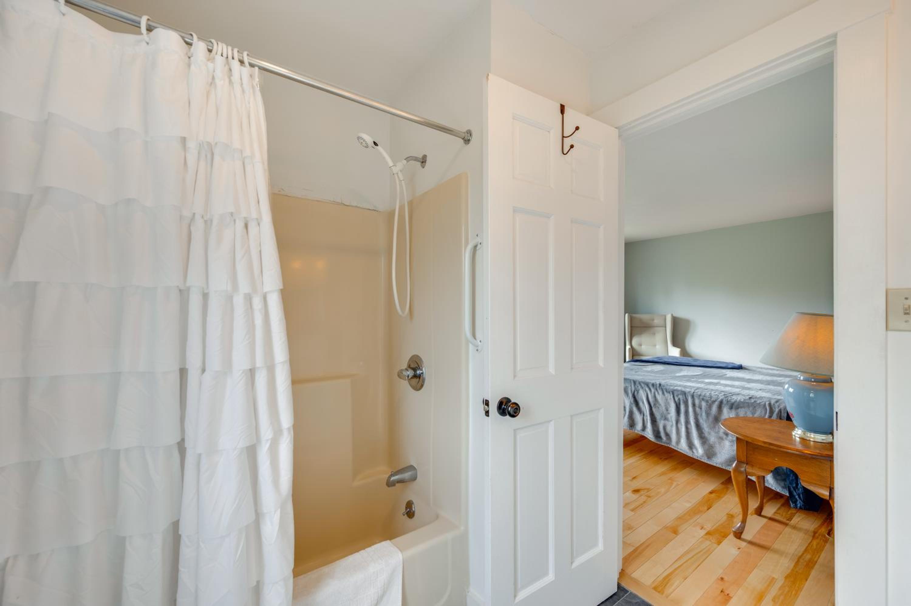 Mtn Views, On-Site Trails! Spacious Bartlett Home