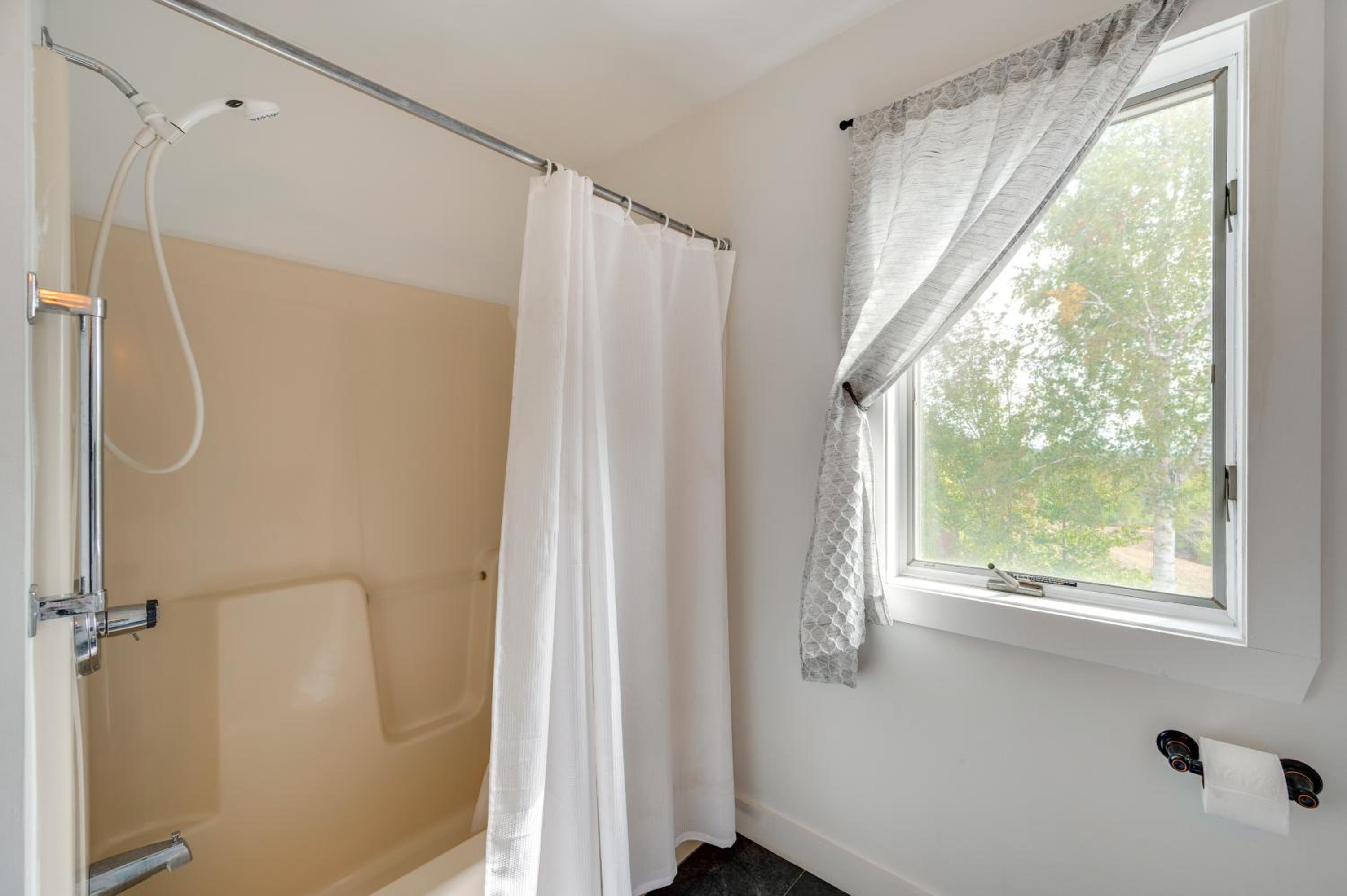 Mtn Views, On-Site Trails! Spacious Bartlett Home