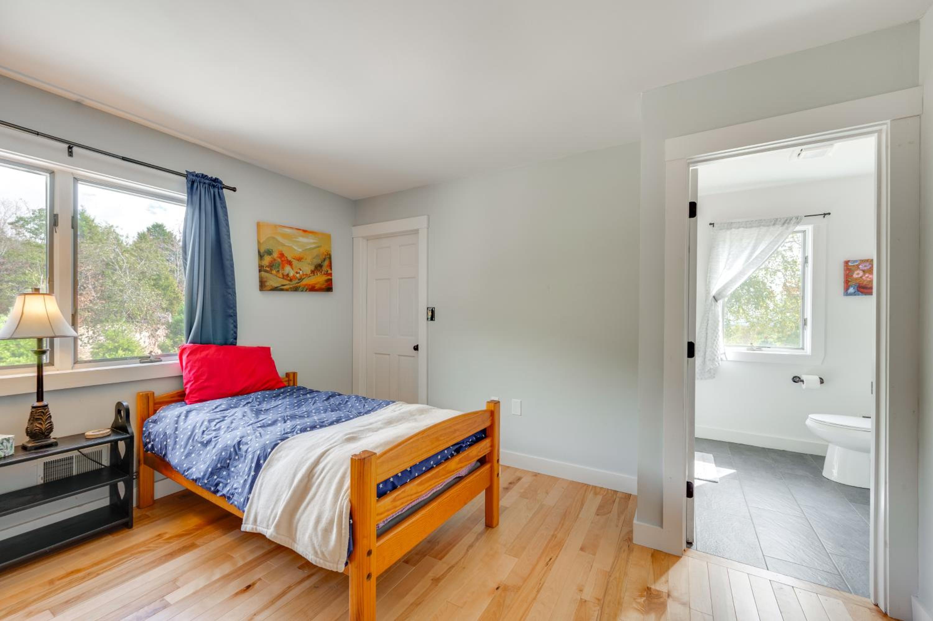 Mtn Views, On-Site Trails! Spacious Bartlett Home