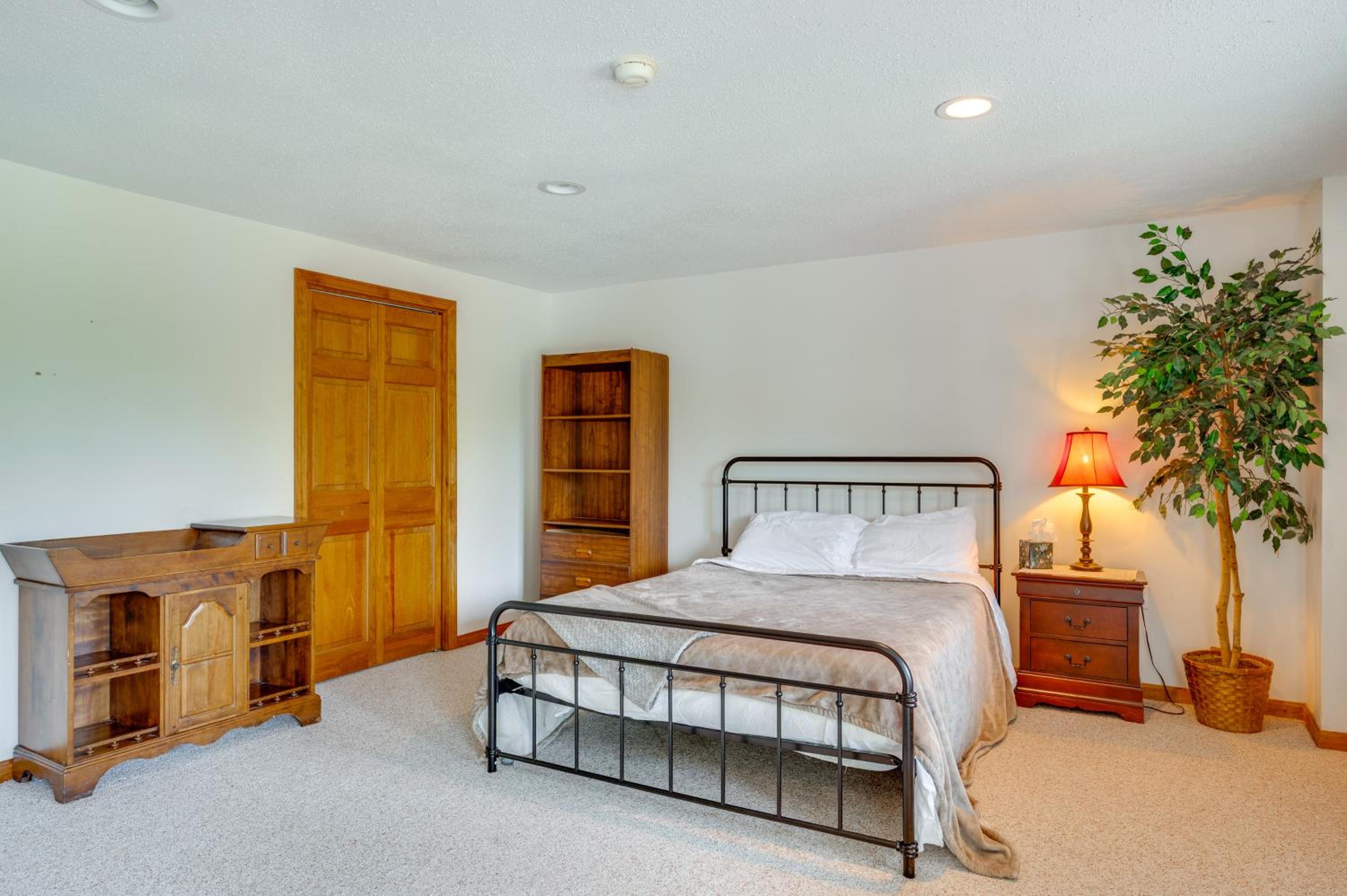 Mtn Views, On-Site Trails! Spacious Bartlett Home