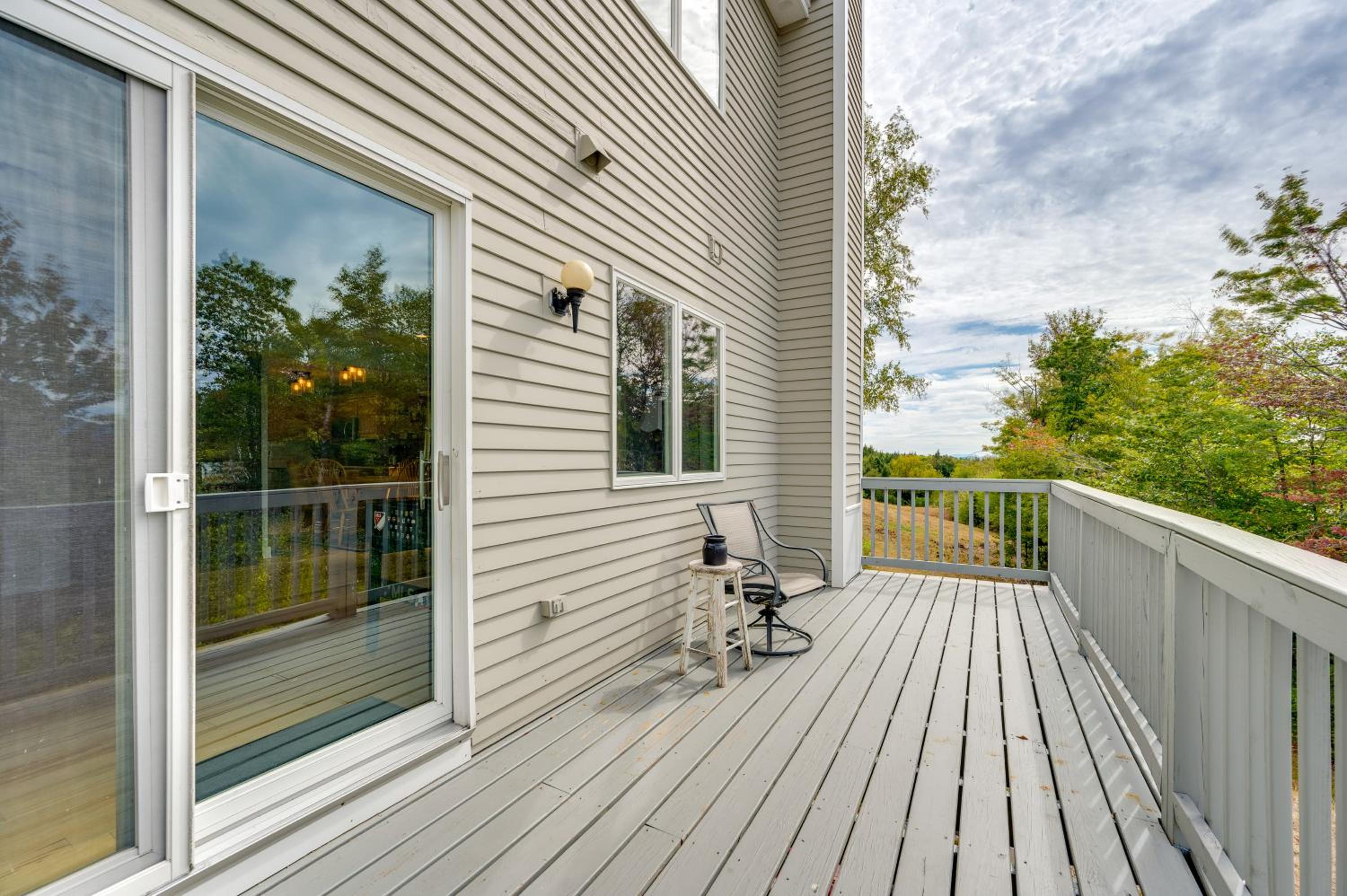Mtn Views, On-Site Trails! Spacious Bartlett Home