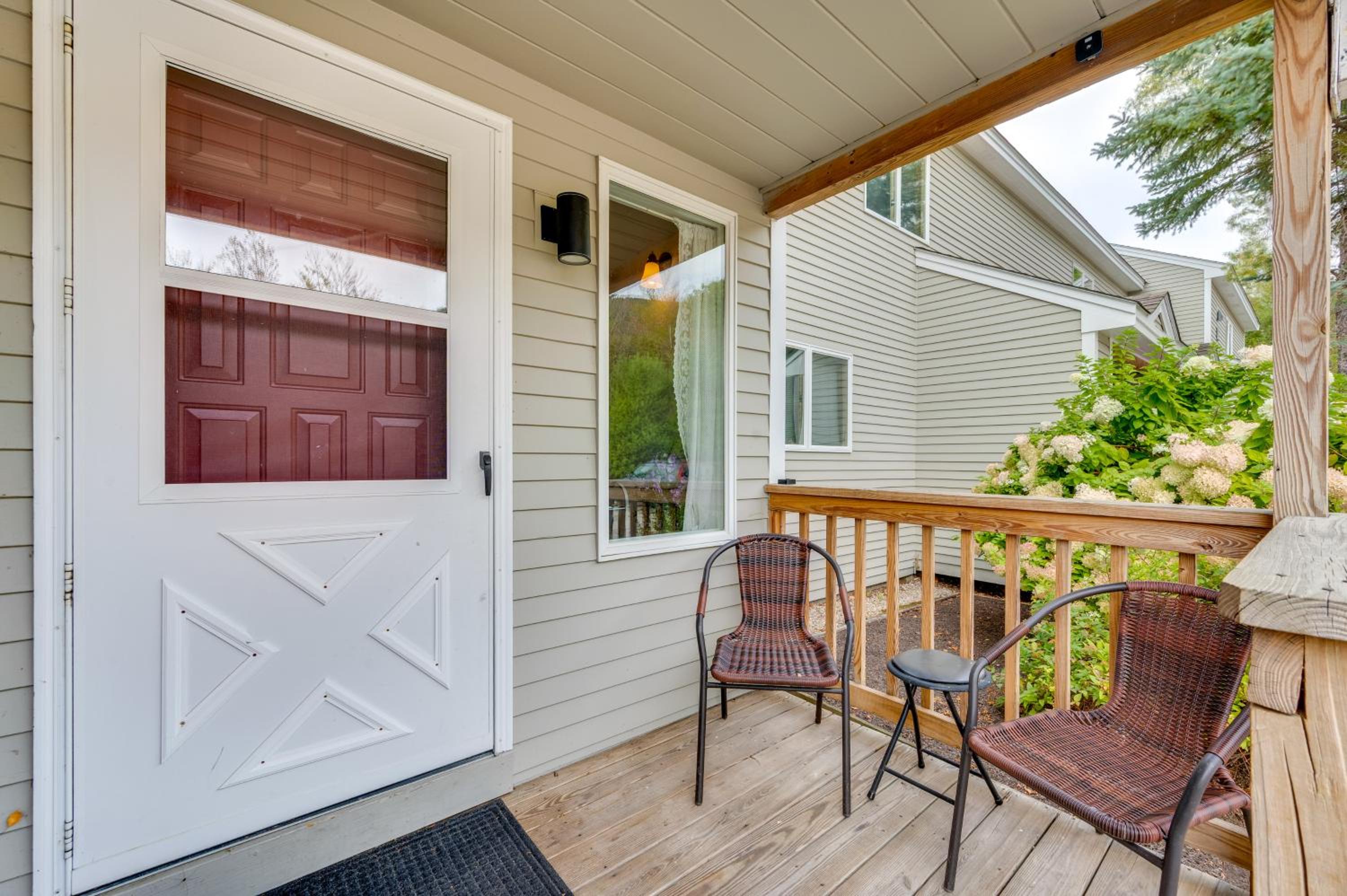 Mtn Views, On-Site Trails! Spacious Bartlett Home