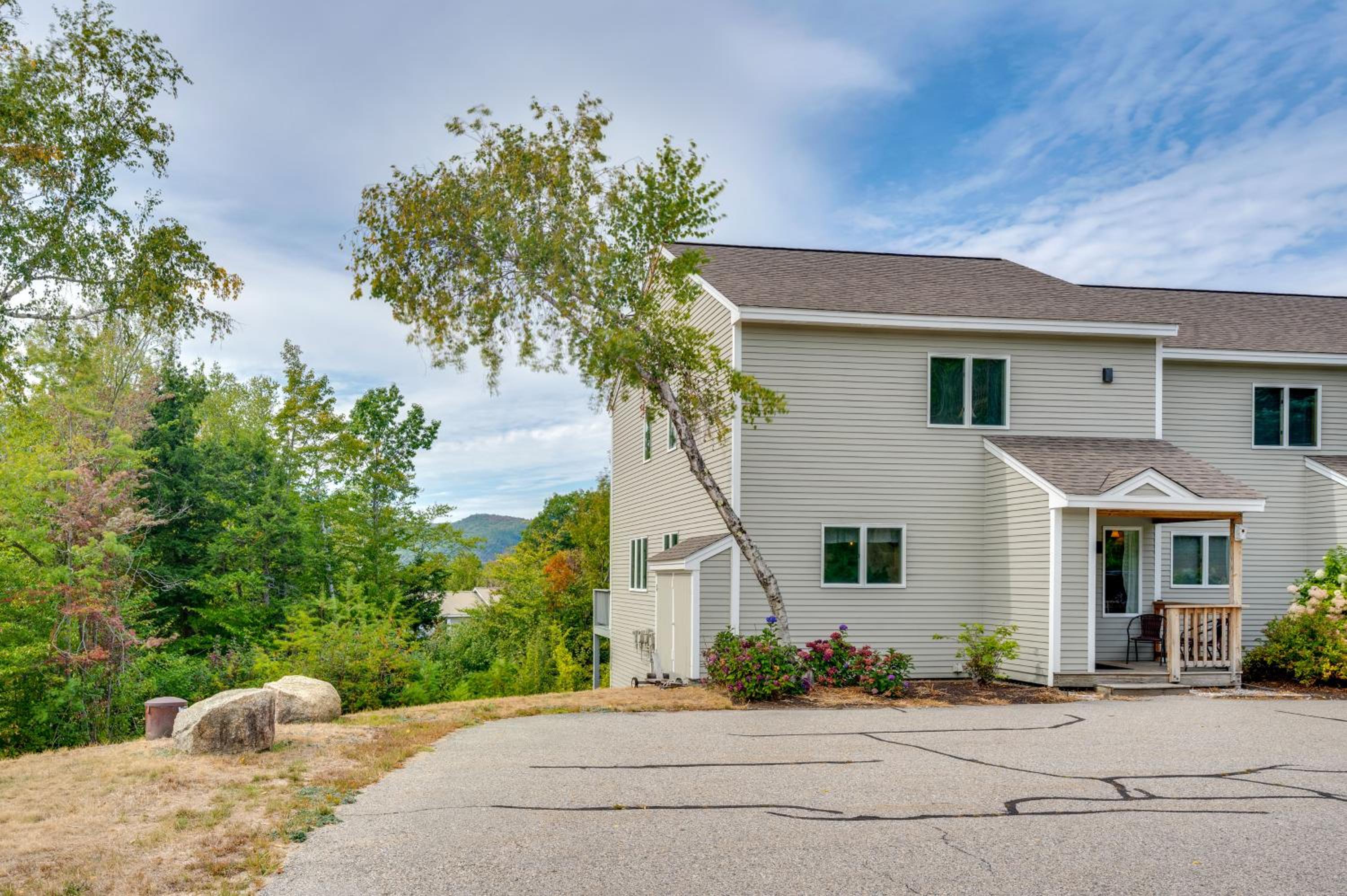 Mtn Views, On-Site Trails! Spacious Bartlett Home
