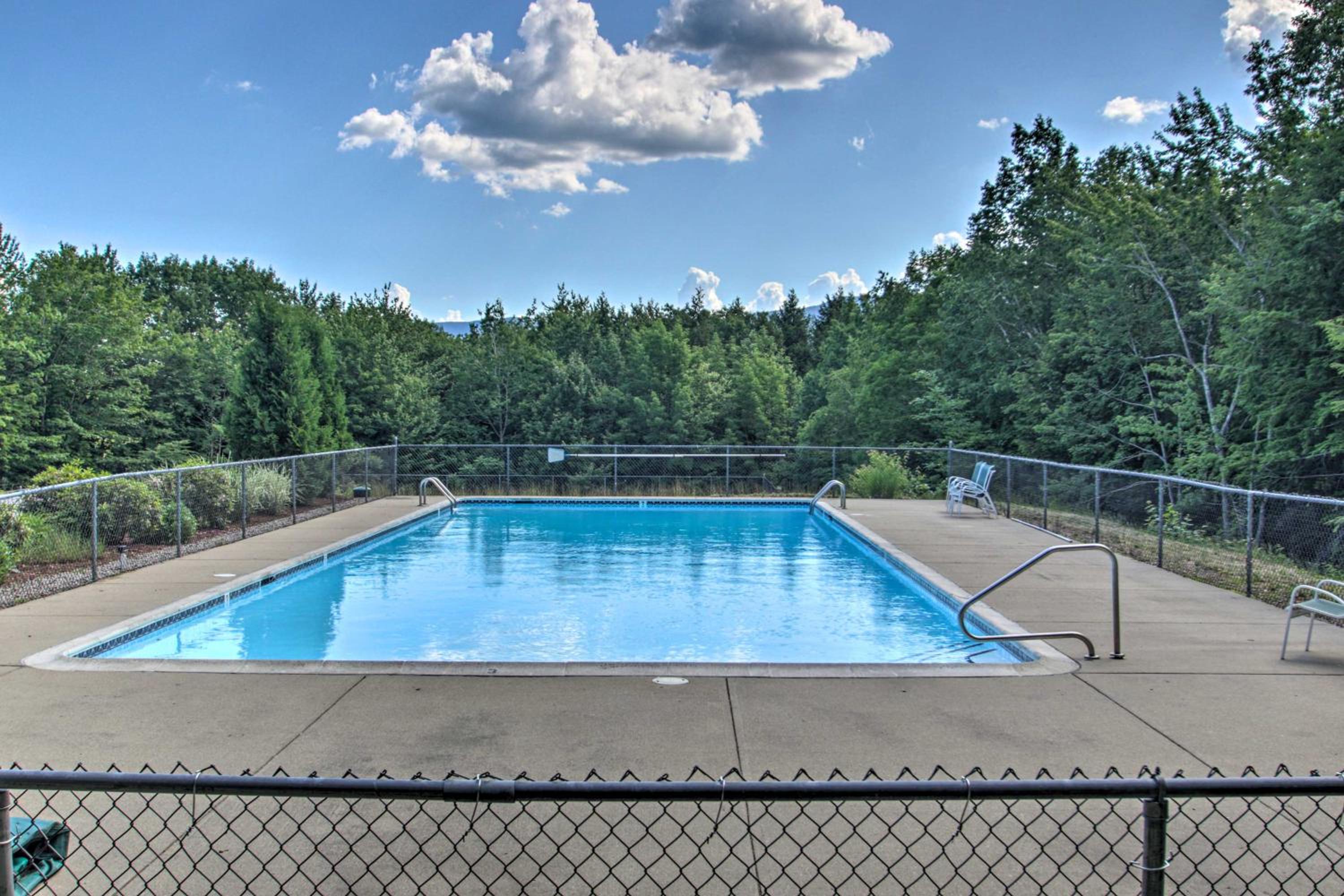 Mtn Views, On-Site Trails! Spacious Bartlett Home