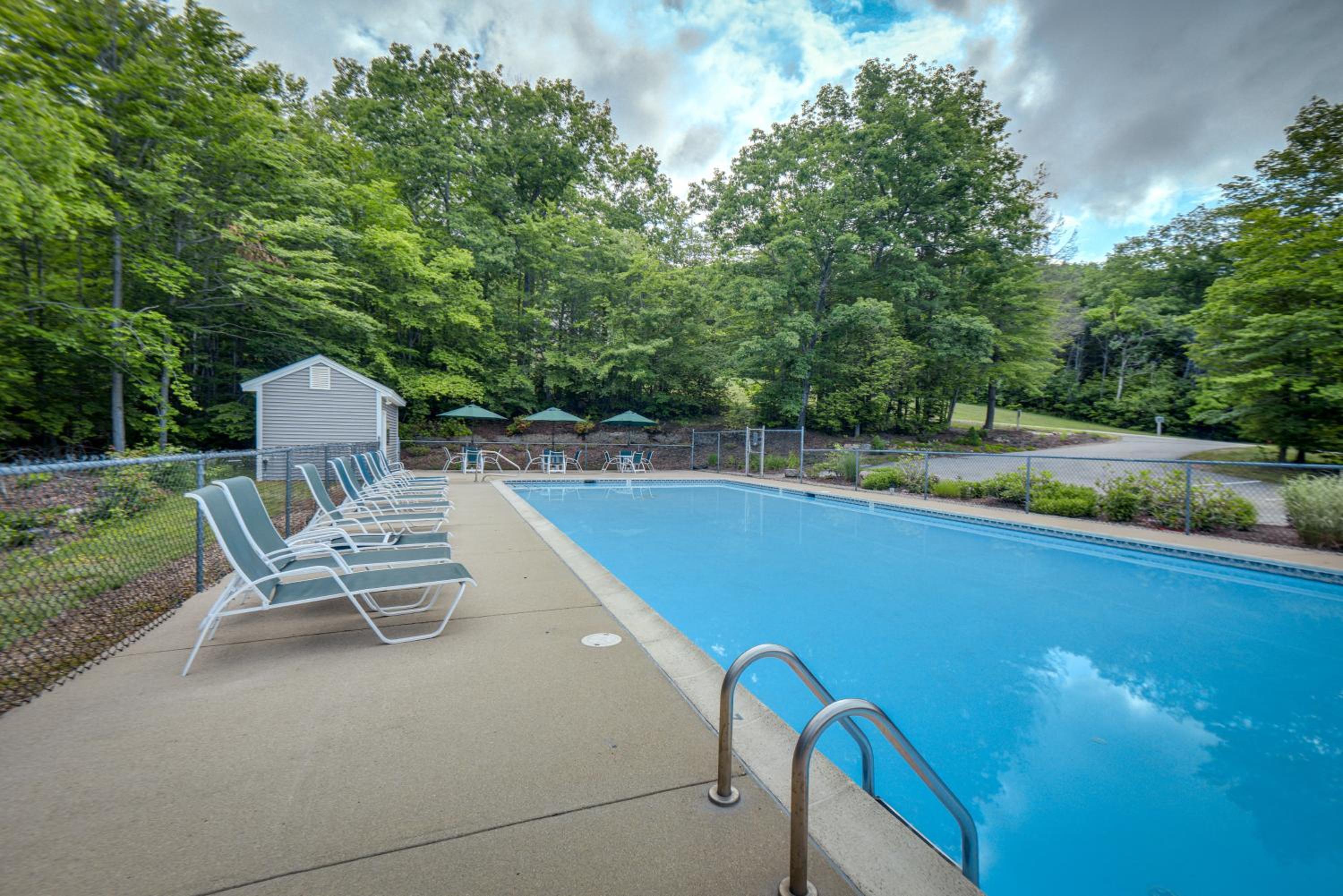 Mtn Views, On-Site Trails! Spacious Bartlett Home