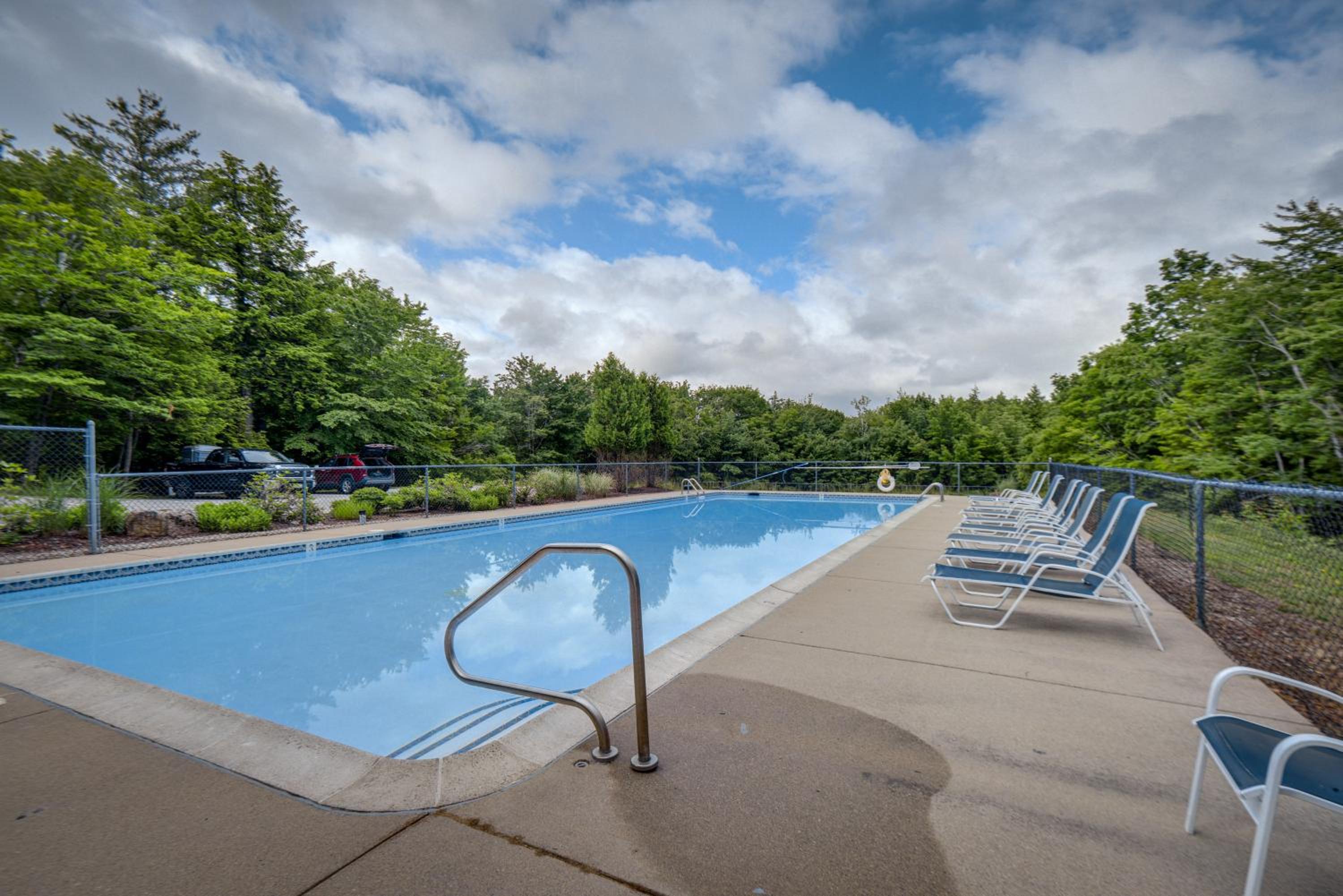 Mtn Views, On-Site Trails! Spacious Bartlett Home