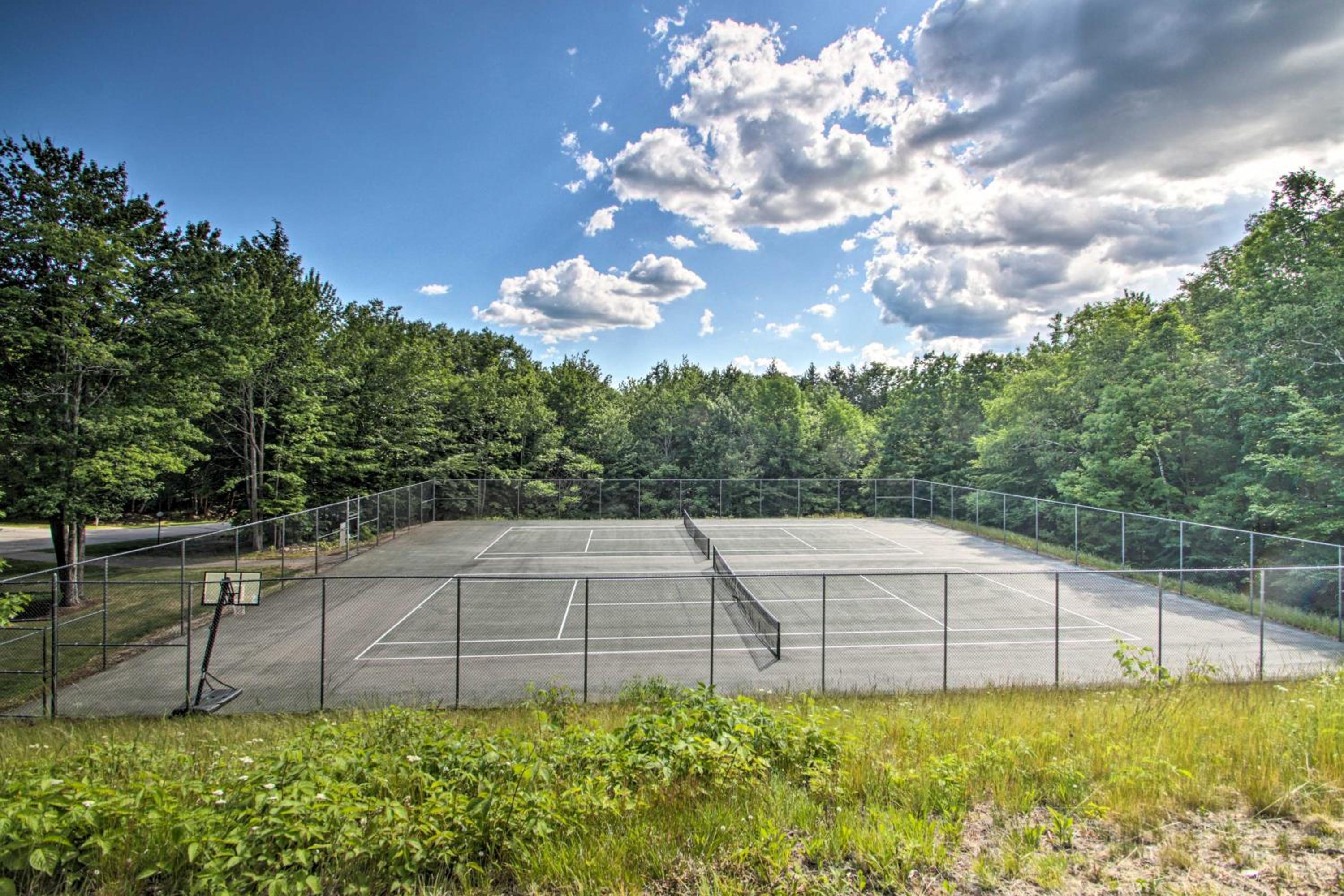 Mtn Views, On-Site Trails! Spacious Bartlett Home