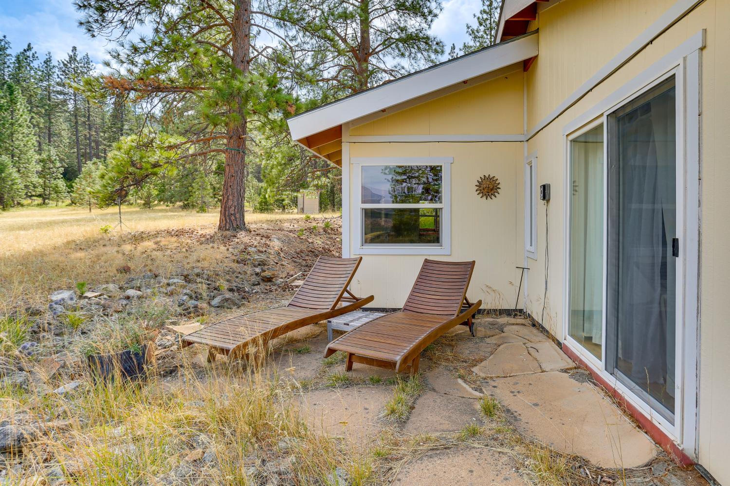 Outdoor Adventure Haven - 15 Mi to Mount Shasta!