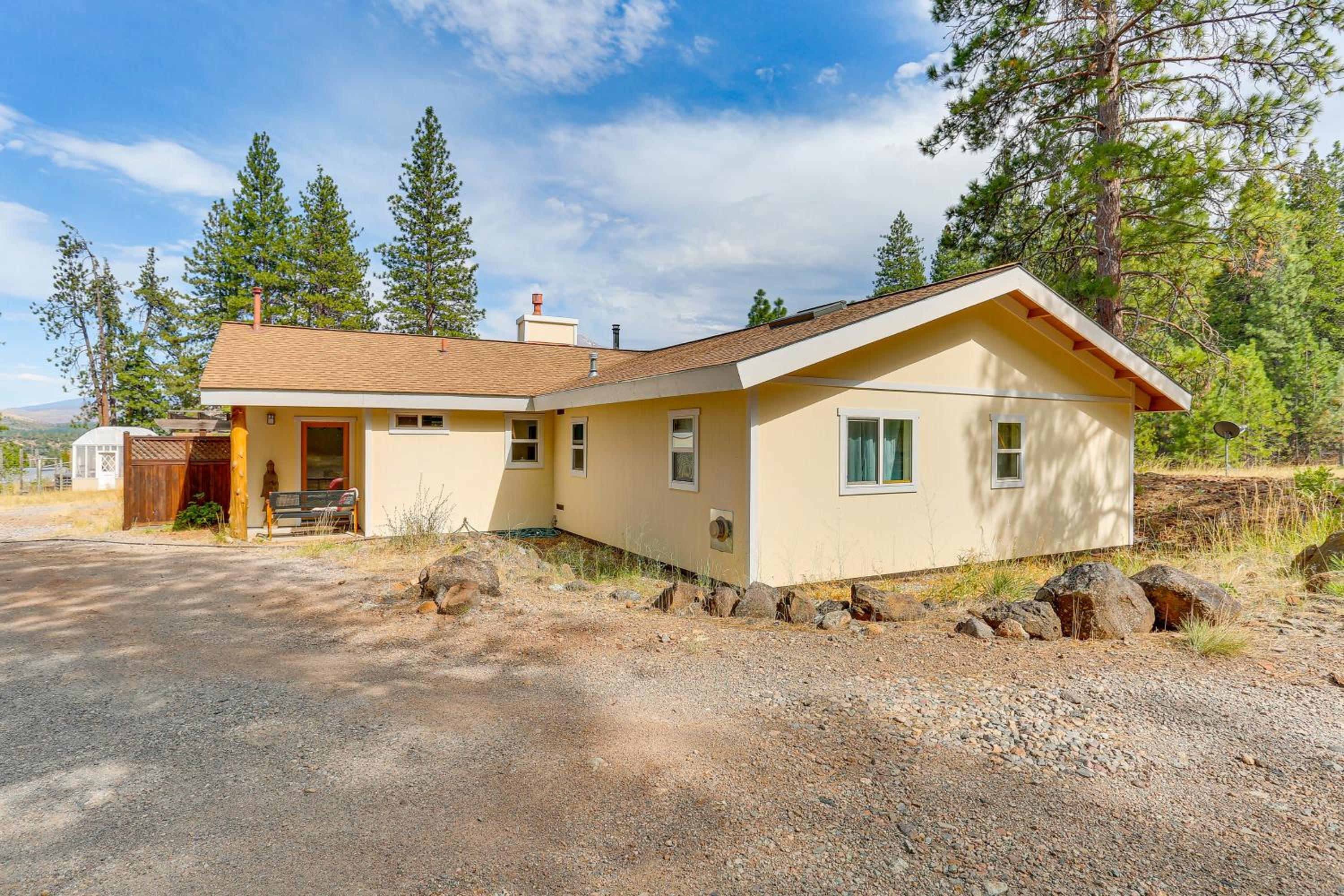 Outdoor Adventure Haven - 15 Mi to Mount Shasta!