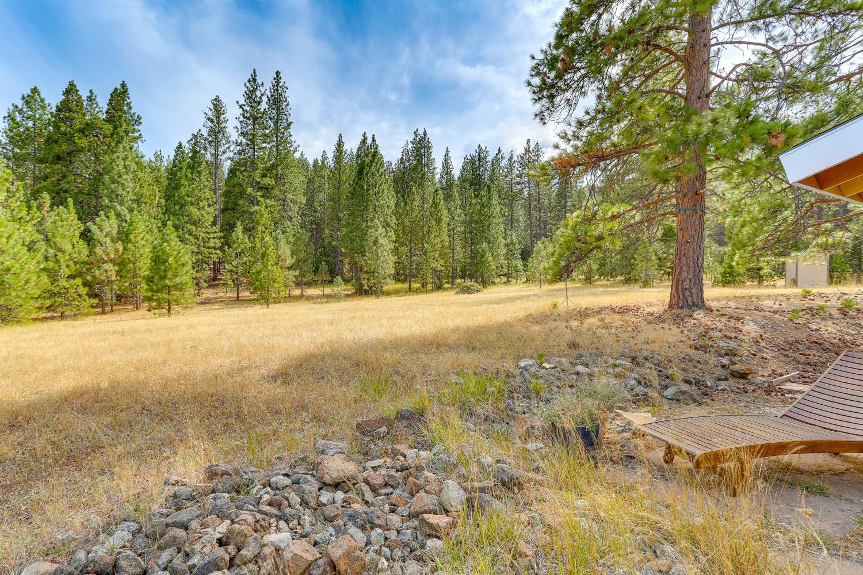 Outdoor Adventure Haven - 15 Mi to Mount Shasta!