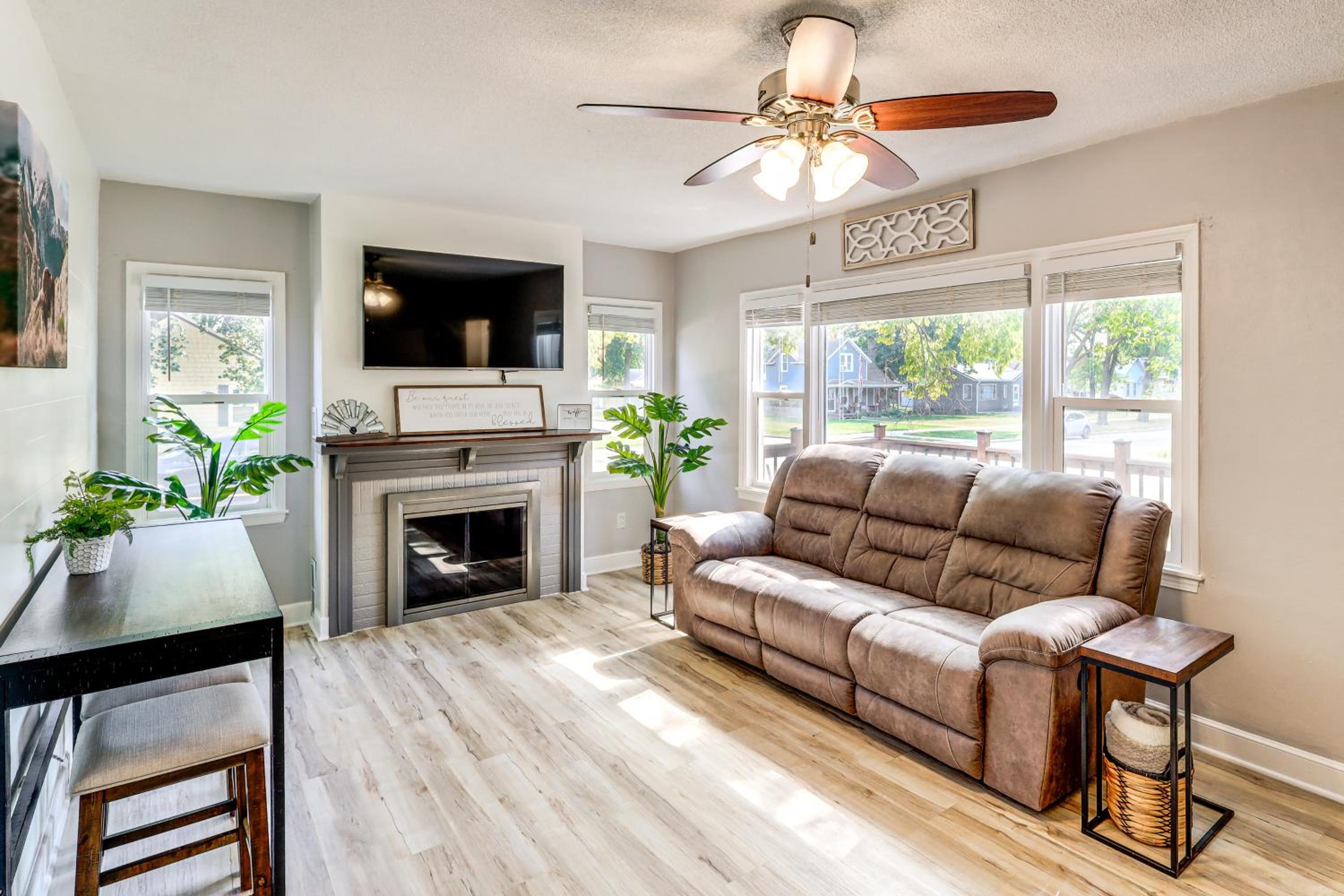 Half-Mi to Dtwn Yankton and River Charming Home!